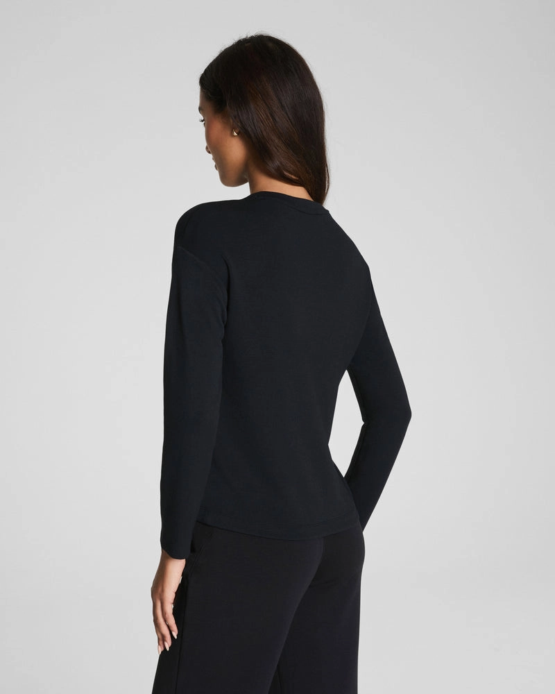 Tagless Collar AIRESSENTIALS LONG SLEEVE SIDE SLIT TOP