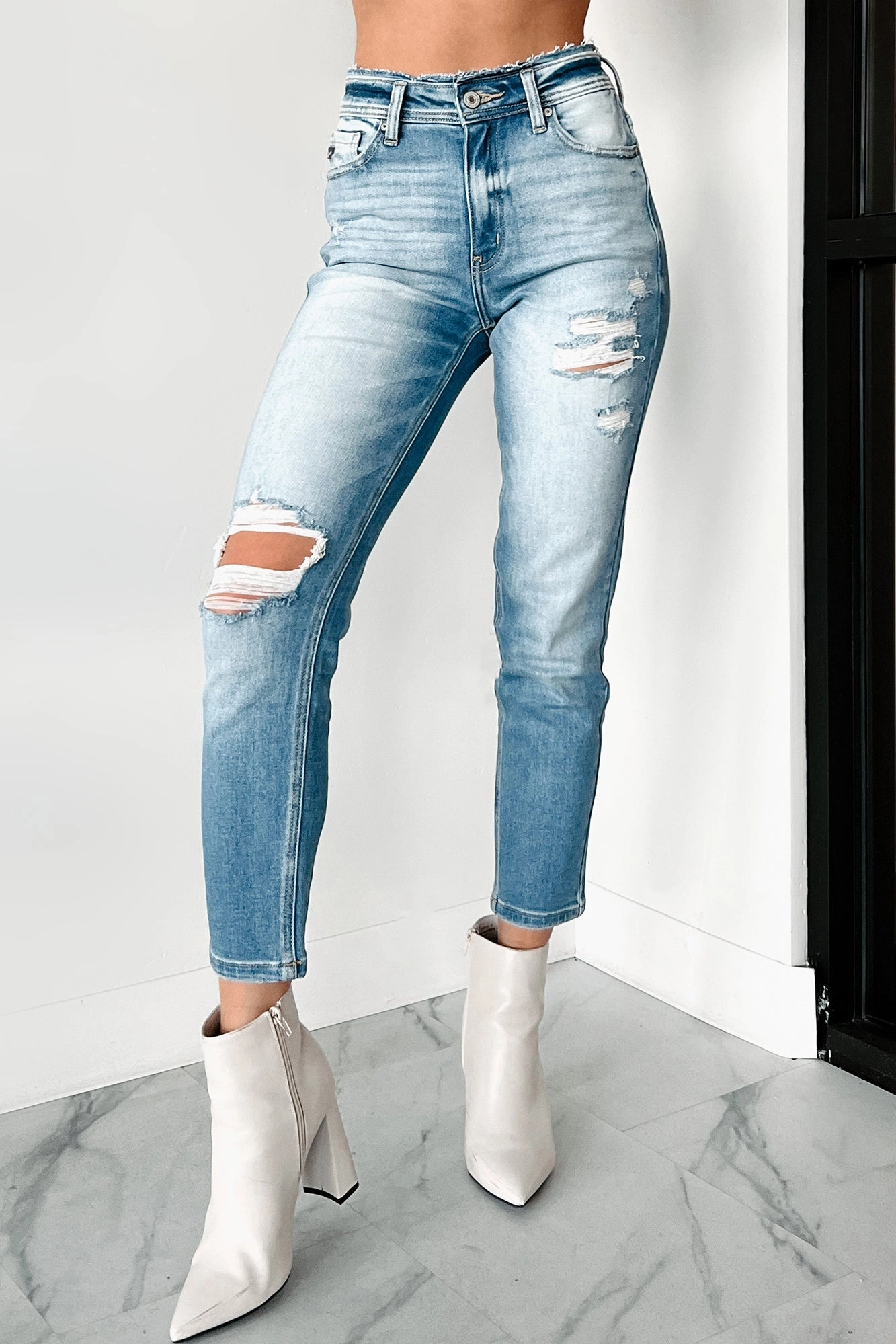 Andreas High Rise Distressed Kancan Mom Jeans (Light) Light and Cozy