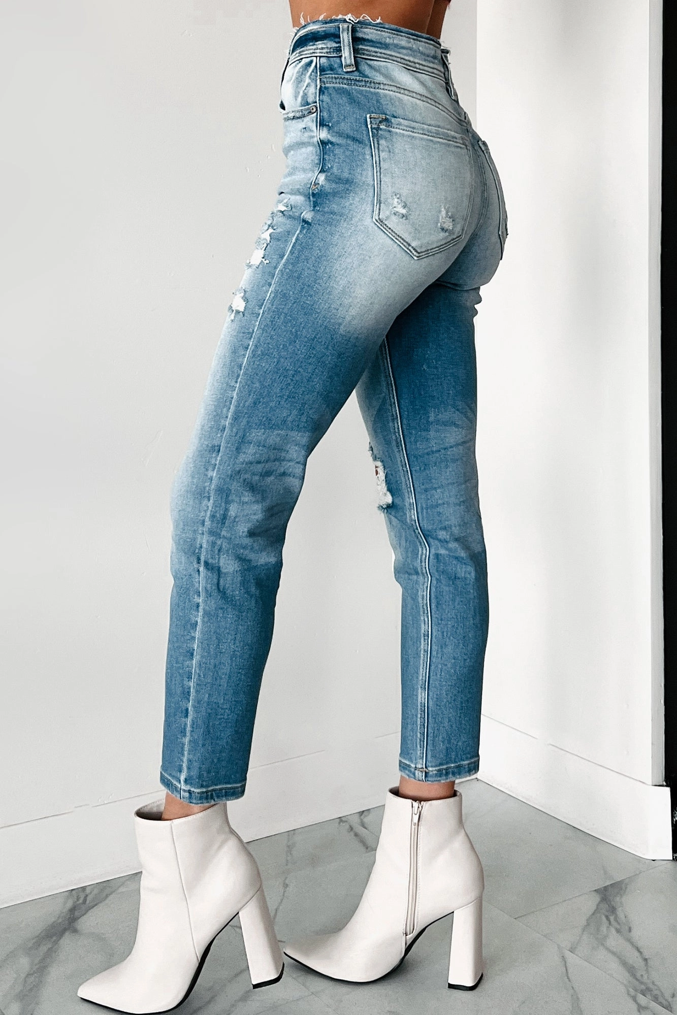 Andreas High Rise Distressed Kancan Mom Jeans (Light) Comfy Flex