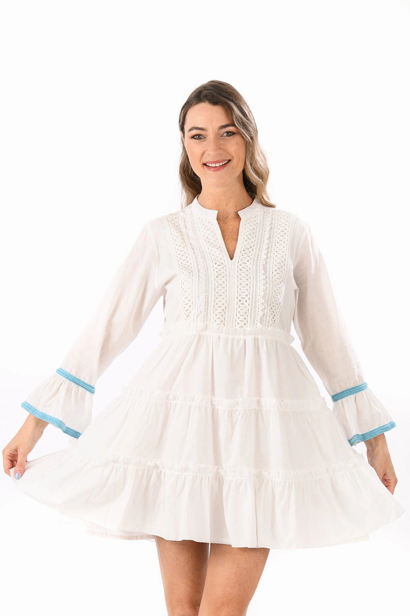 Belle Dress / White Fitted Neat Bold Structure