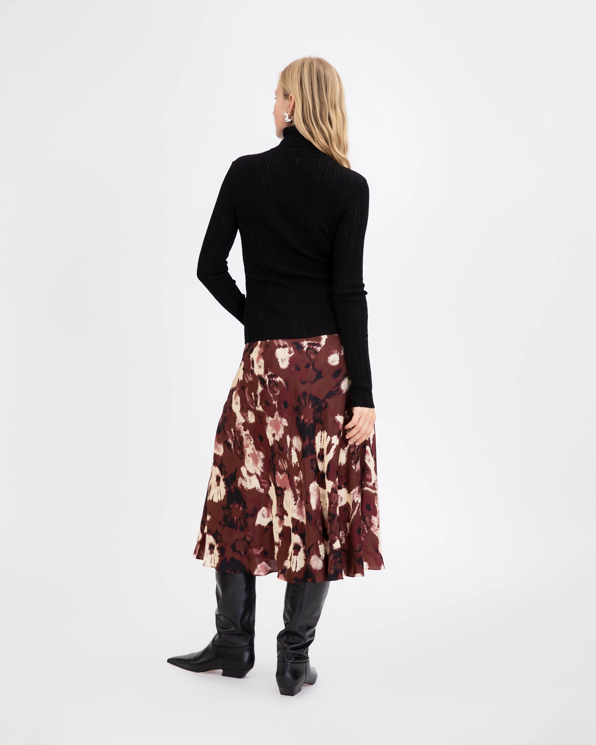 Non-Binding Fit Beth Skirt