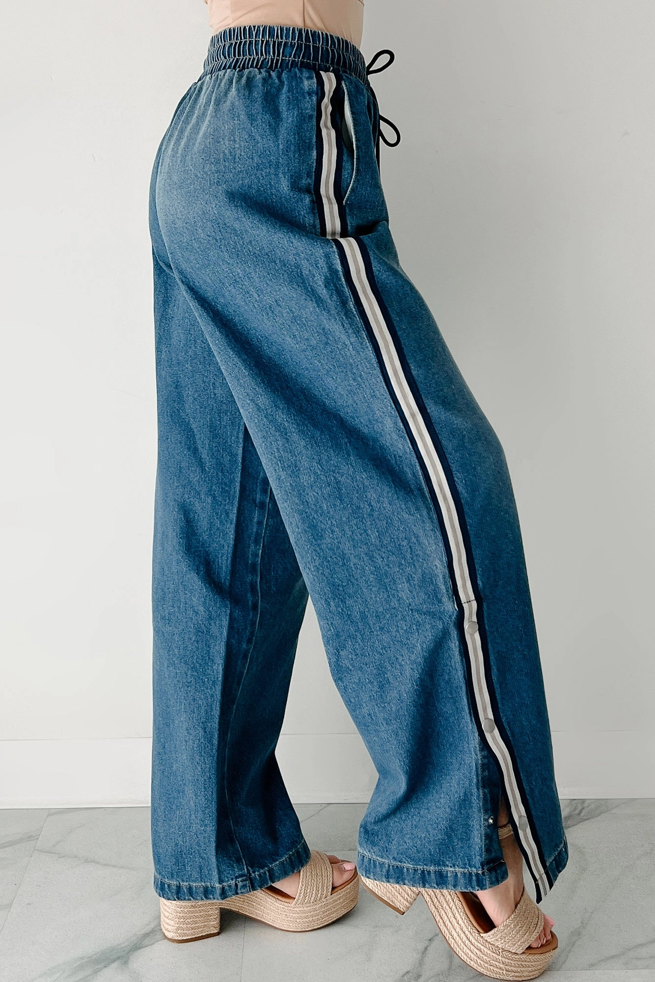 Casual Performance Wear Betsy Almost Famous Wide Leg Drawstring Waist Jeans (Medium)