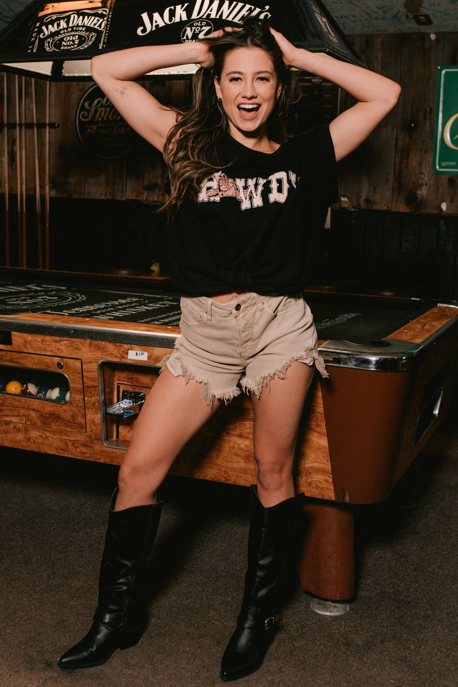 AntiStaticFinish FrictionResistant Trim Breaking Horses Knotted "Howdy" Graphic Top (Black)