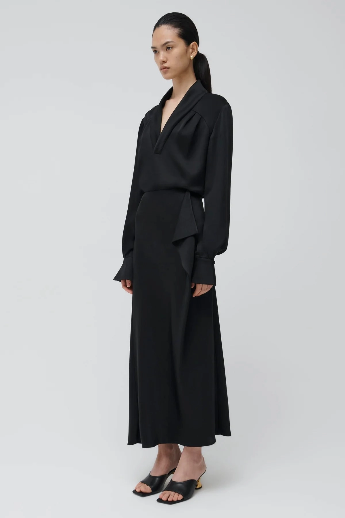 Soft Inner Lining Layered Placket Design Maisey Long Sleeve V-Neck Blouse Black