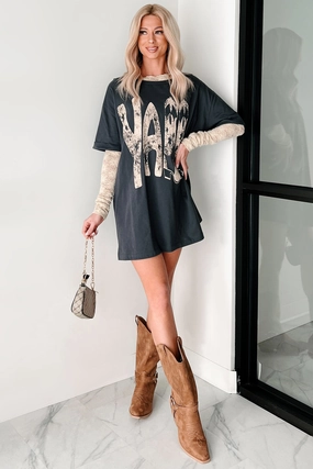 Kickin' It, Y'all Cowgirl Boot Graphic T-Shirt (Charcoal) ConvertibleSleeves