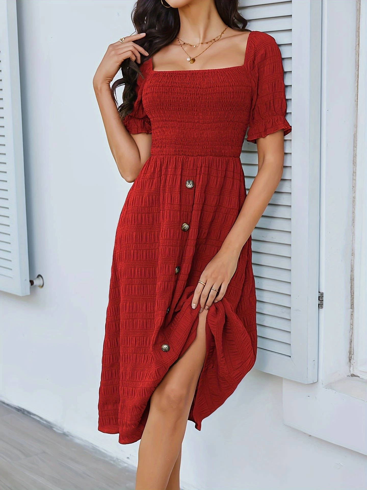 BUTTON-EMBELLISHED PLEATED DRESS_CWDSD3554 Essential Style