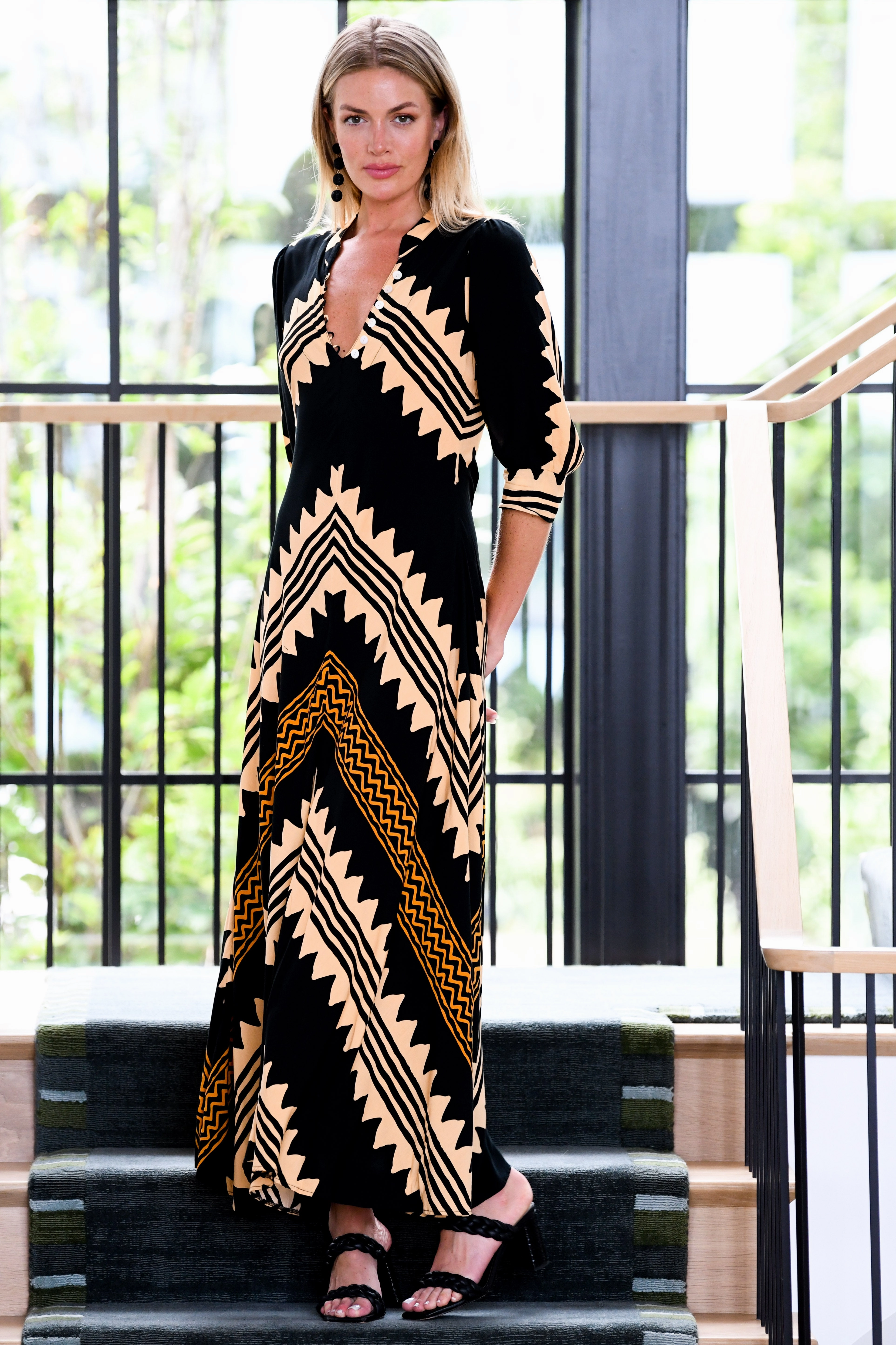 Classic knee-length dress Daphne Dress / Khaki Zig Zag