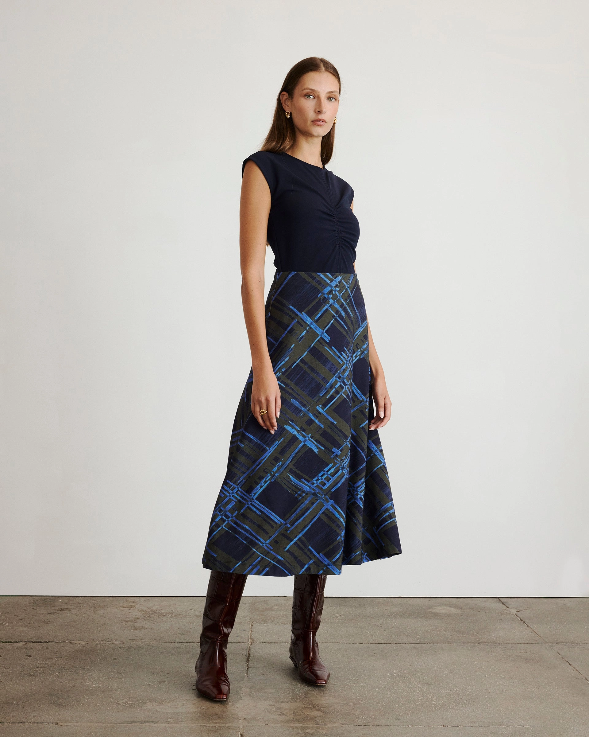 Smooth Fabric Essential Waist Thea Skirt