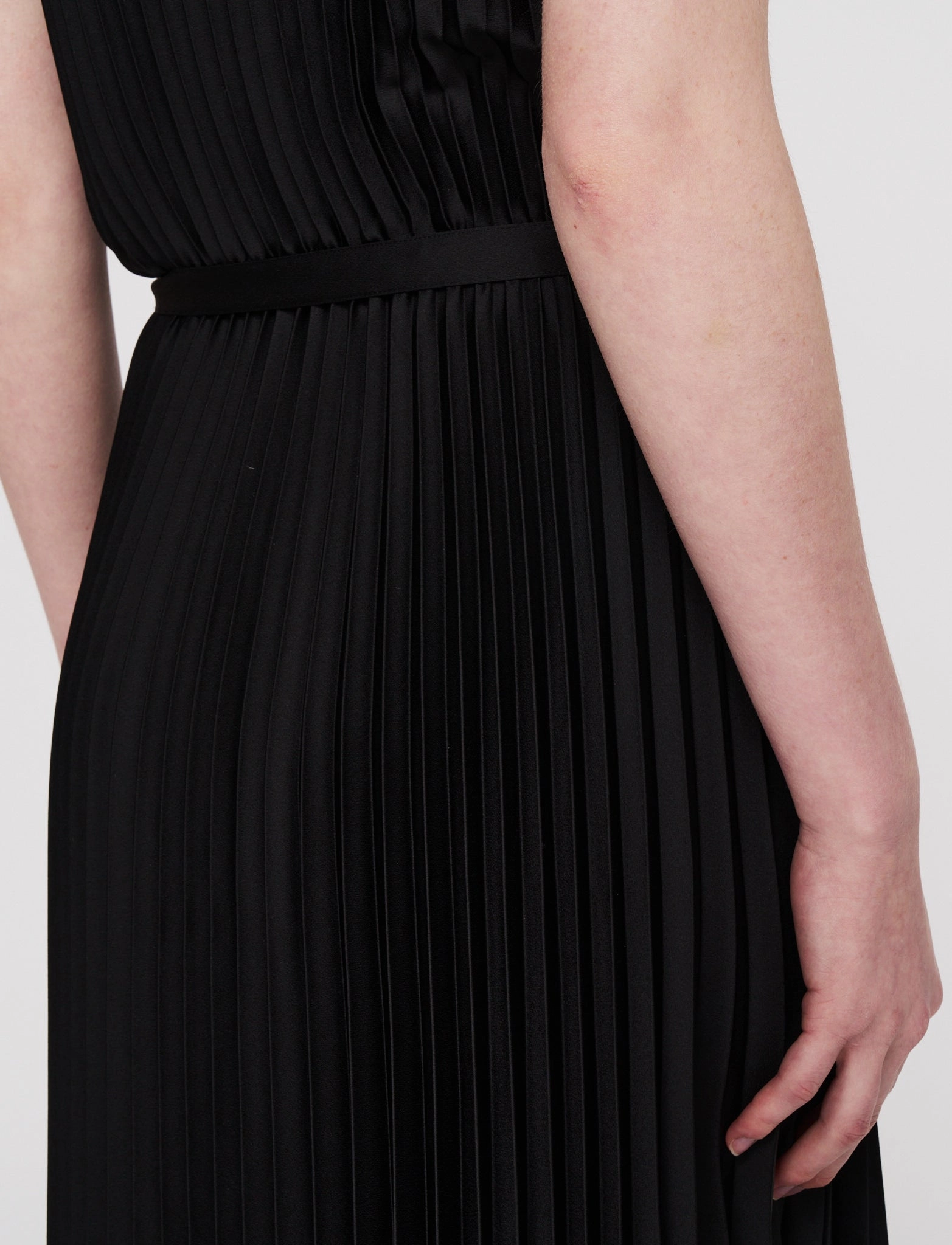 Minimal Form Volta Knit Weave Pliss Dress