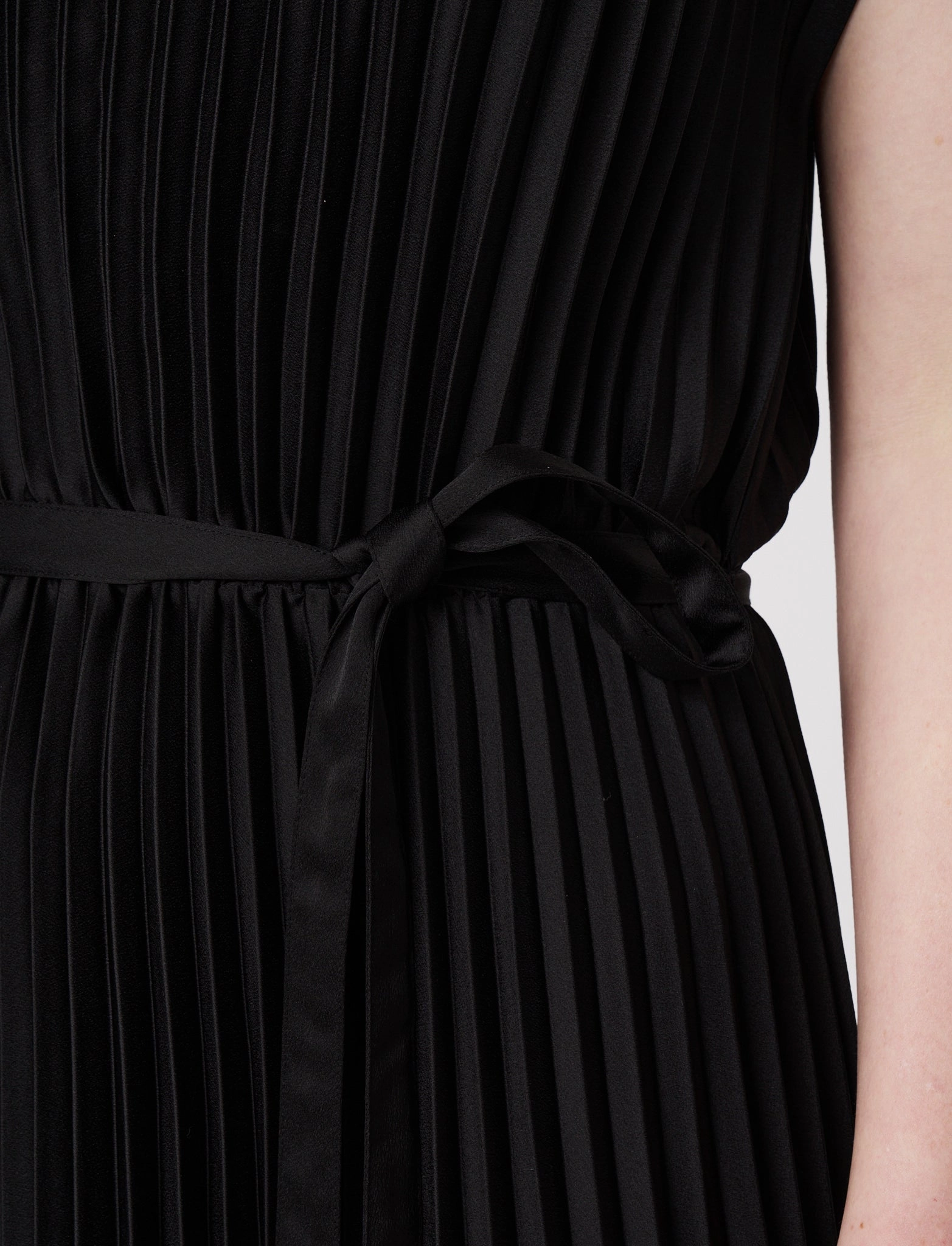 Flattering Cut Volta Knit Weave Pliss Dress