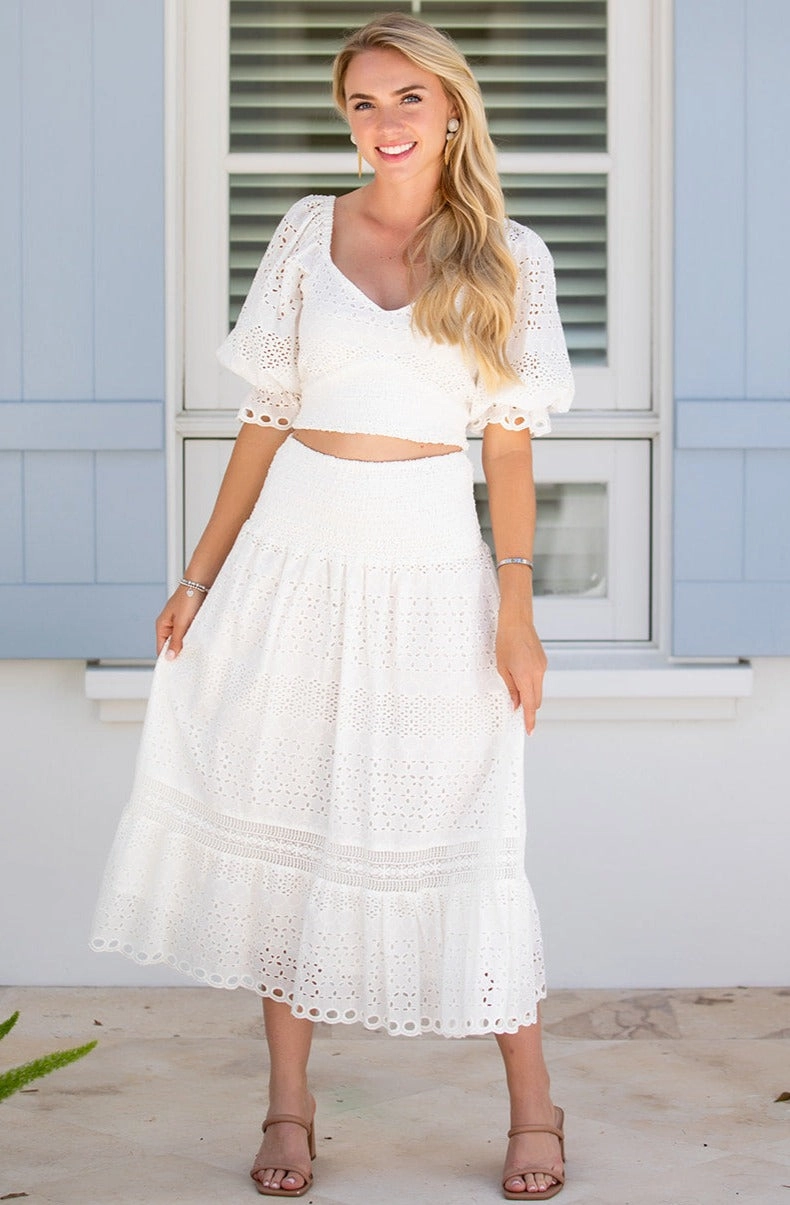 Outfit Display Easy Layer Cape Skirt / White Eyelet