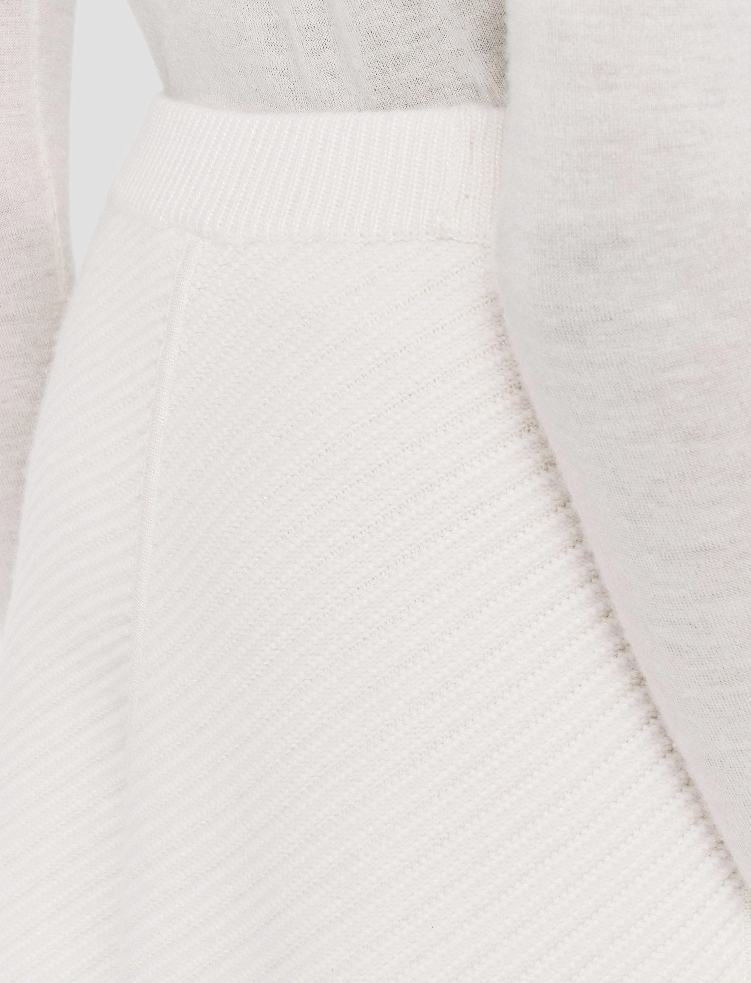 Matching Belt Diagonal Knit Skirt