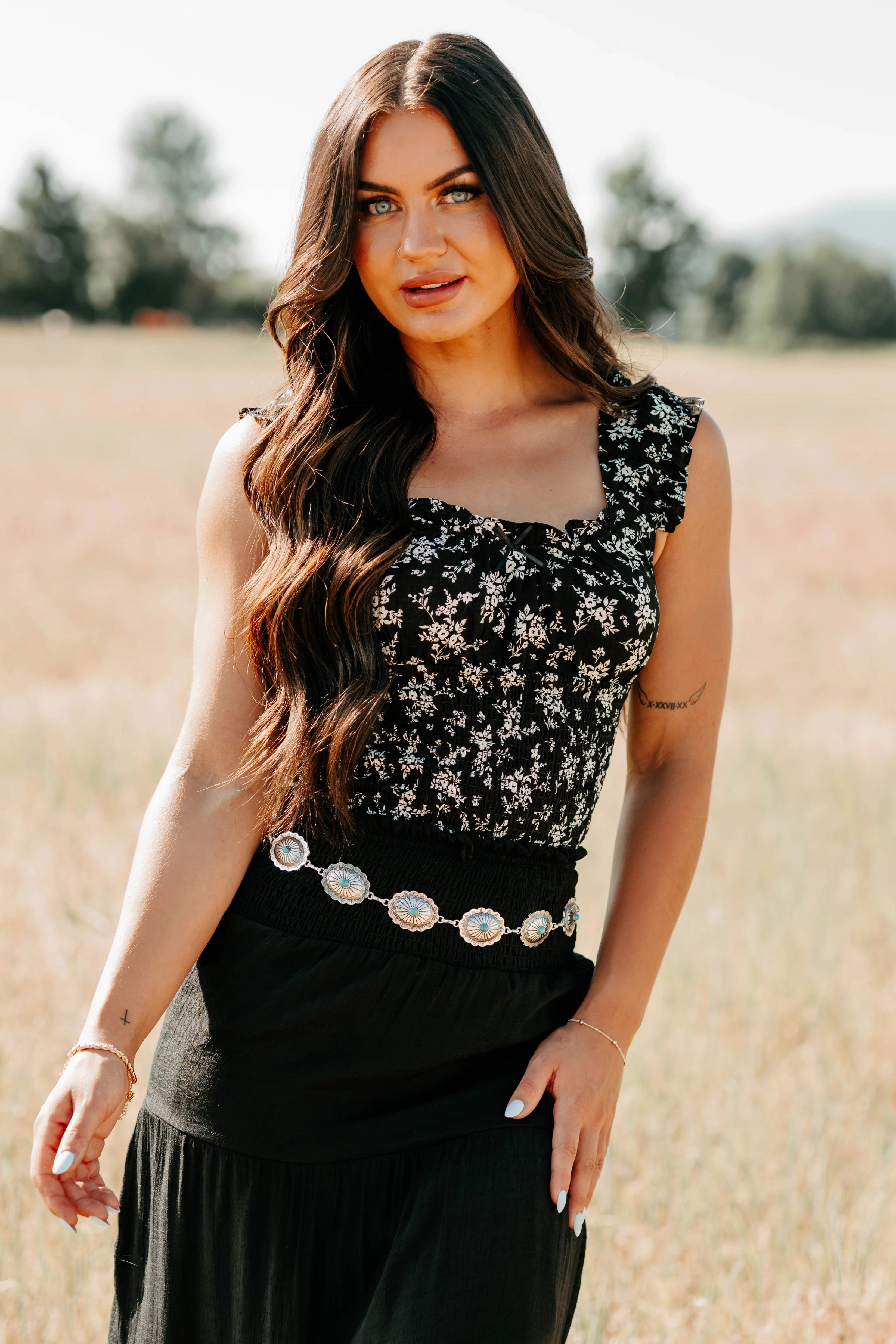 Simple Shirt Non Iron Fabric Up The Hill Smocked Floral Tank Top (Black)