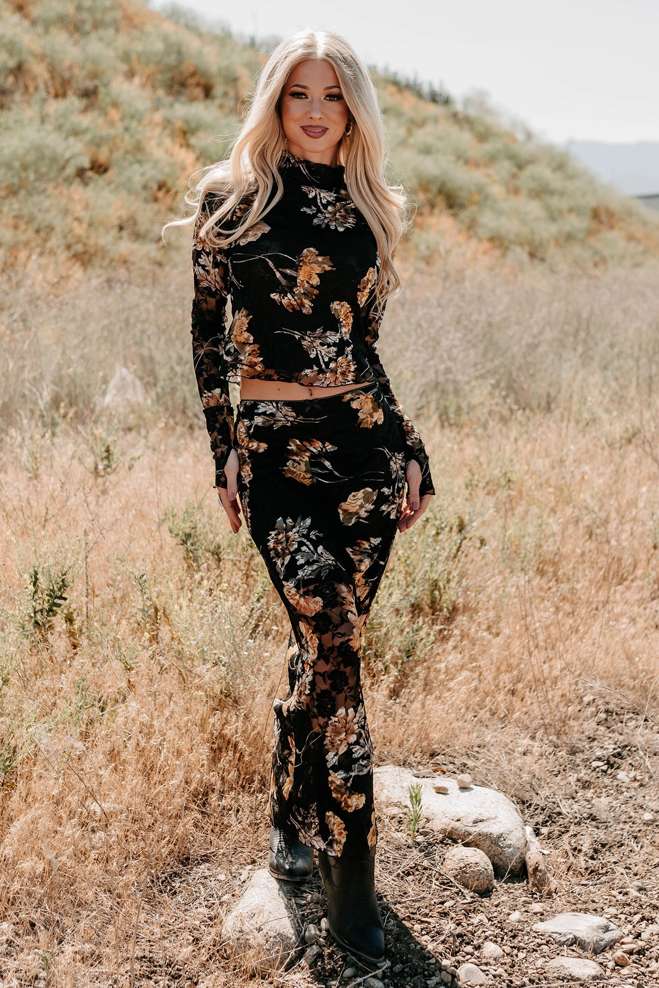 Biodegradable Fiber Composition FrictionResistant Edges Shes Got Heart Floral Mesh Lace Top (Black)