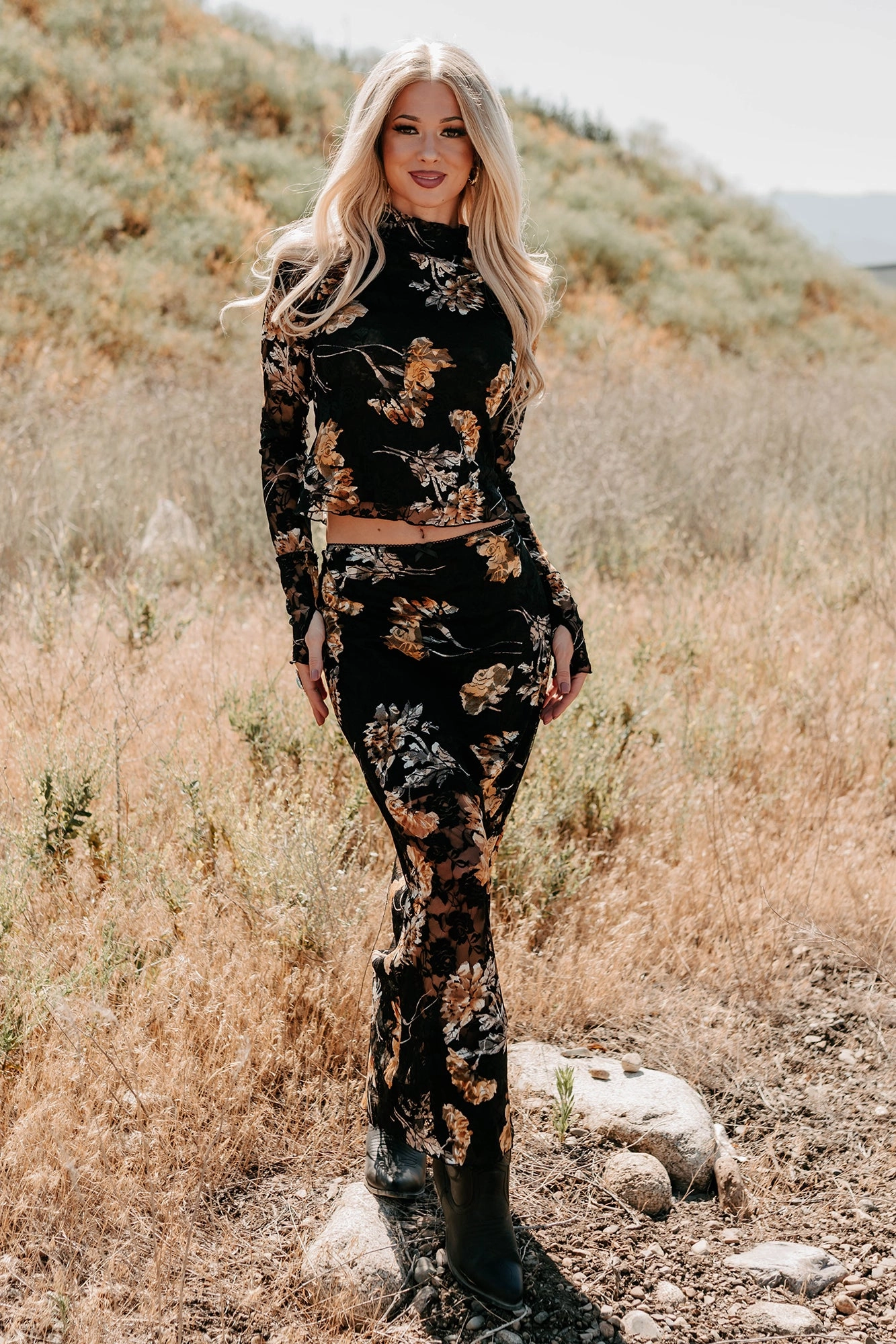 FlexibleCuff Shes Got Heart Floral Mesh Lace Top (Black)