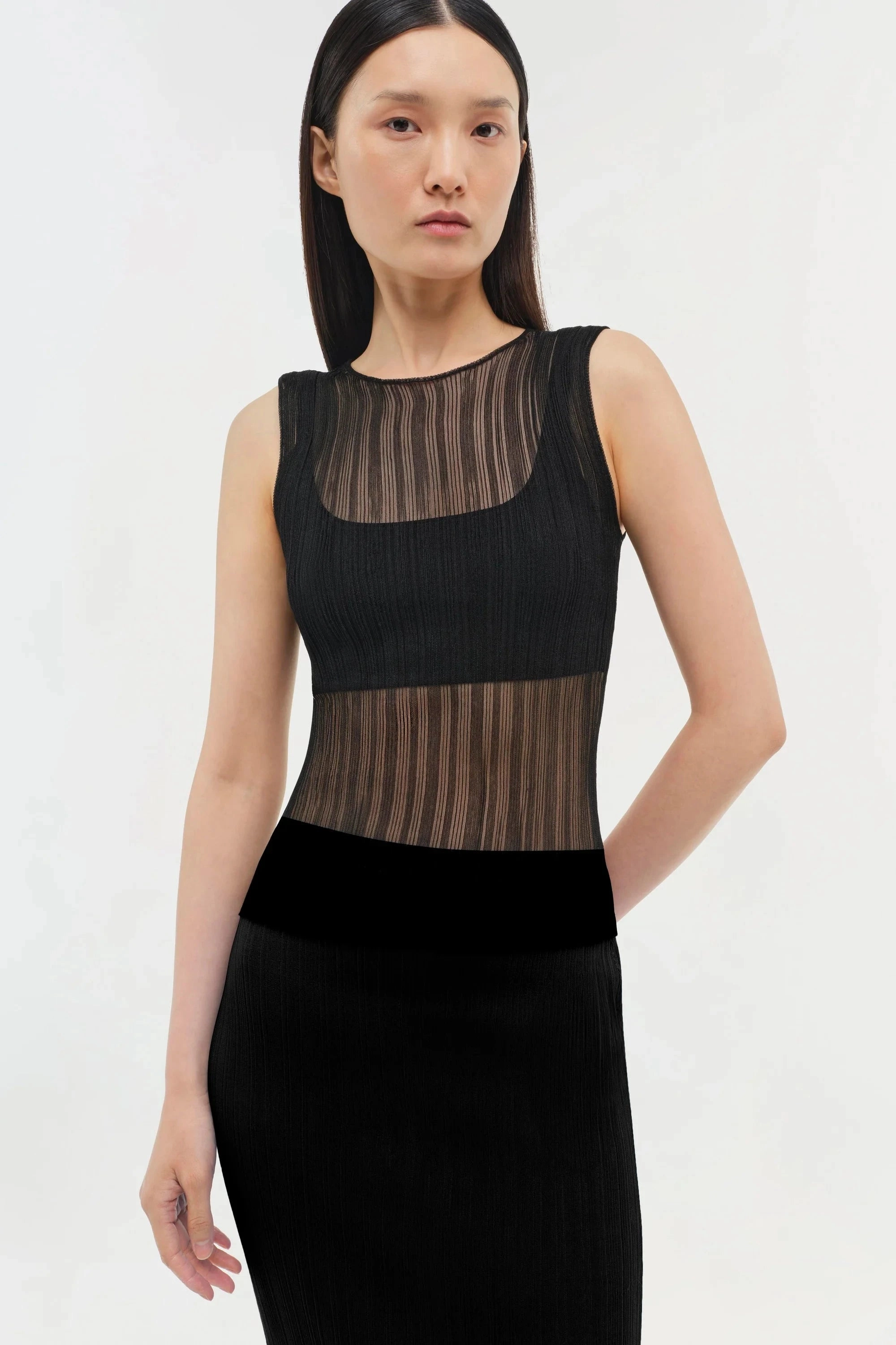 Oakley Plisse Tank Black BoxyCrop