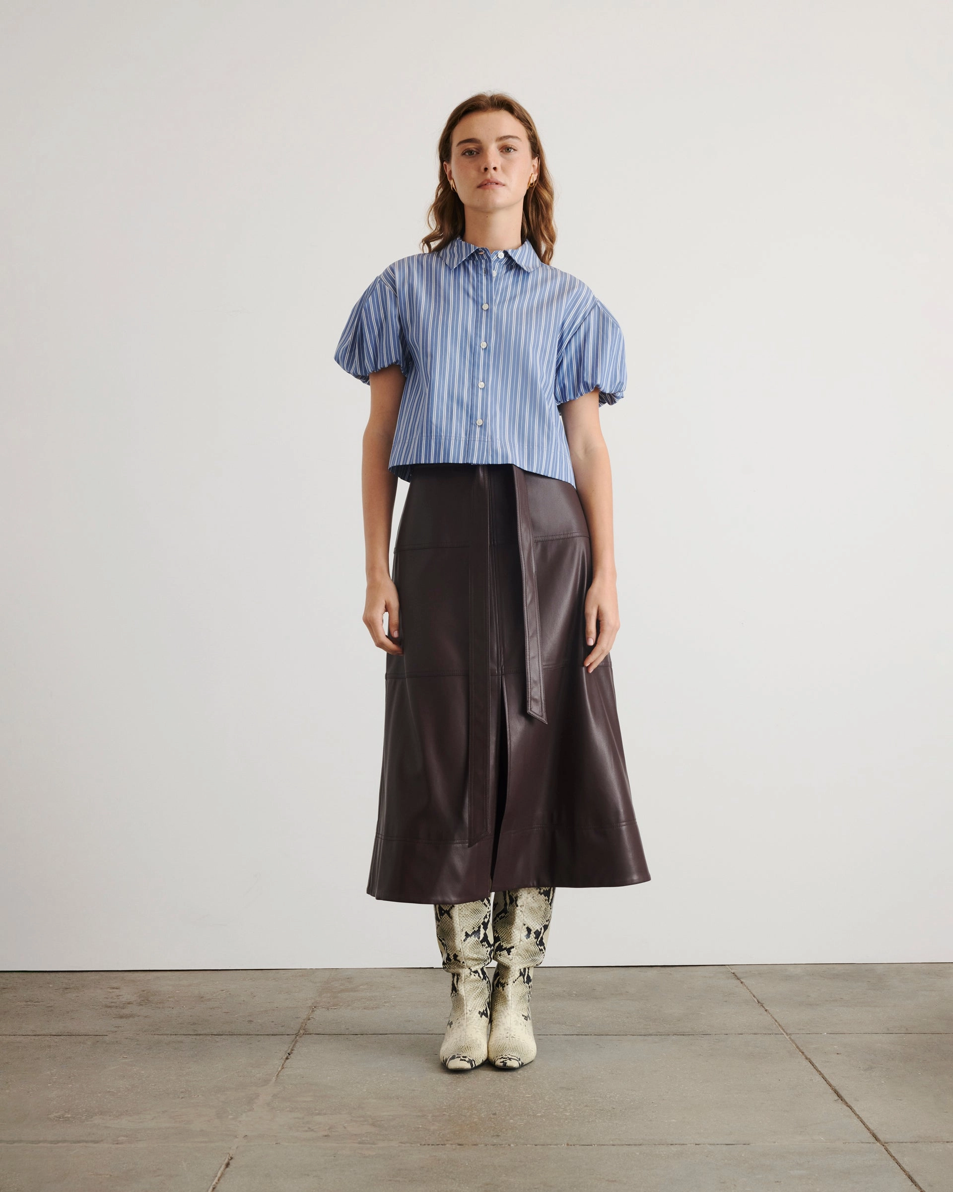 Modern Silhouette TexturedSurface Elza Top