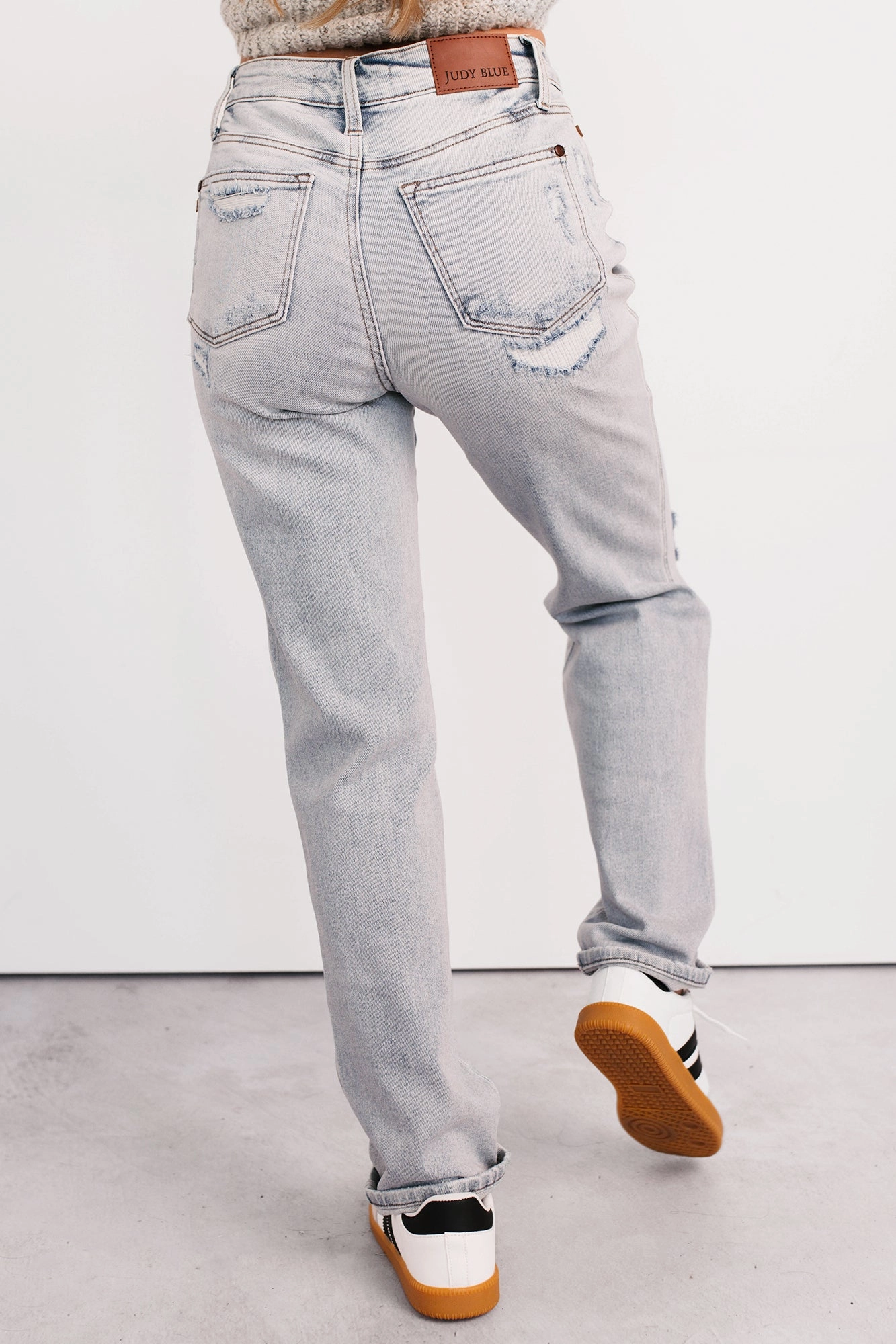 Meadow Mid Rise Judy Blue Boyfriend Jeans (Light) FlexibleMobilityDesign