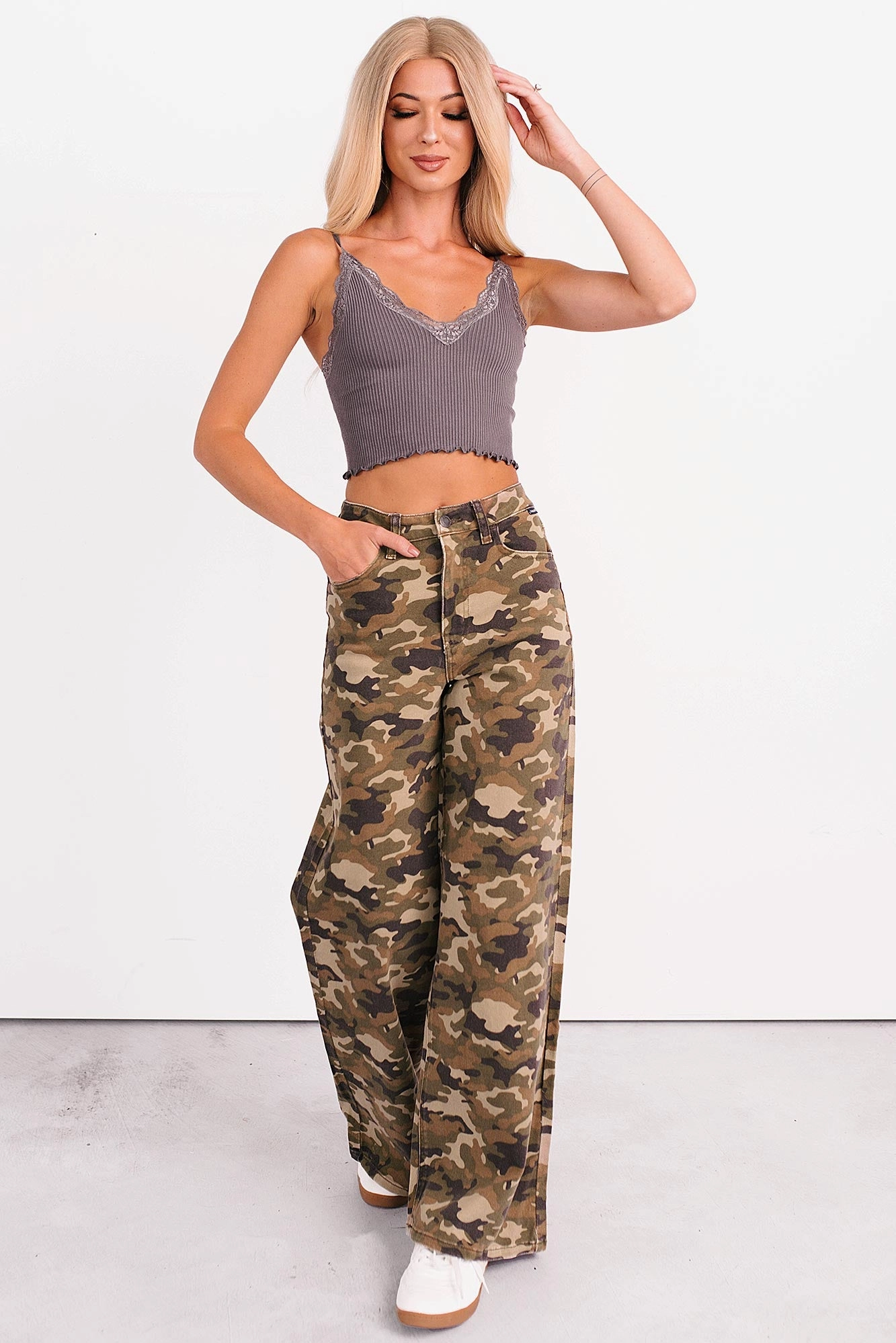 Relaxed Crew Neck Opening Quick-Dry Fabric Feel The Moment Ribbed Lace Trim Cami Top (Grey)