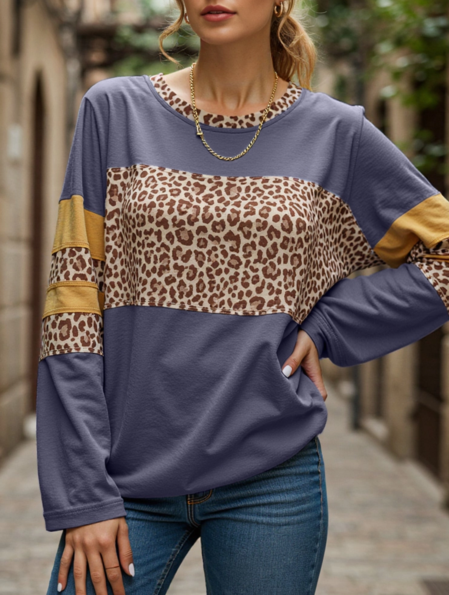 LightweightConstruction PuckerFree Surface Leopard-print asymmetrical hem long-sleeve top