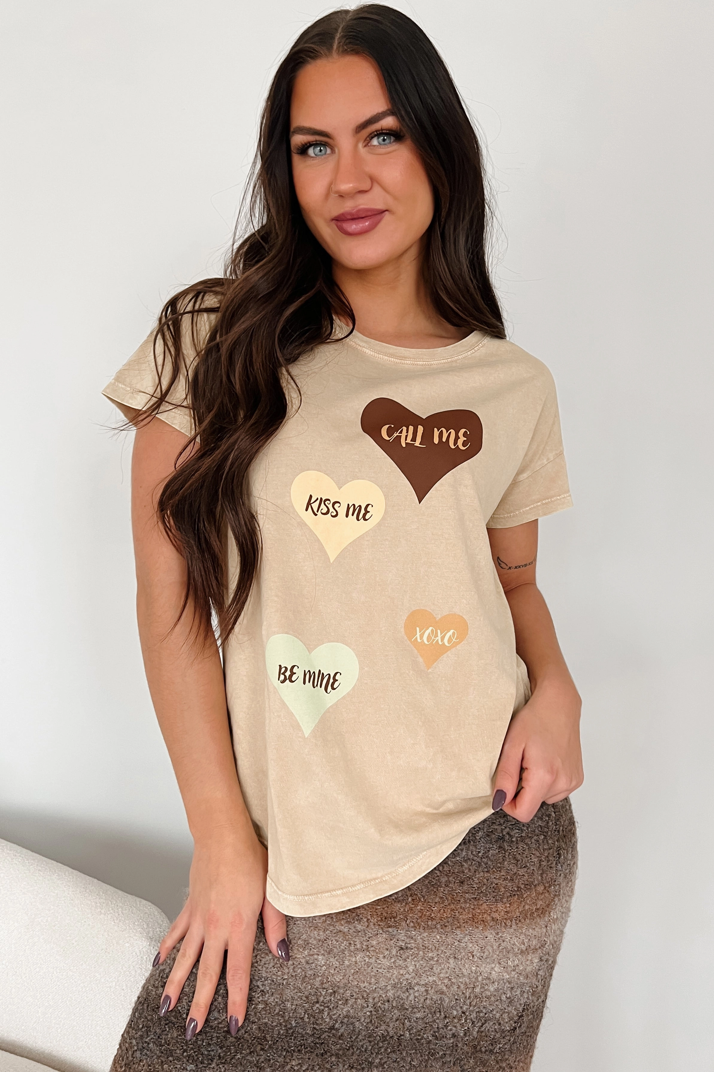 Stretch Fit Heartfelt Words Mineral Wash Graphic Tee (Taupe)