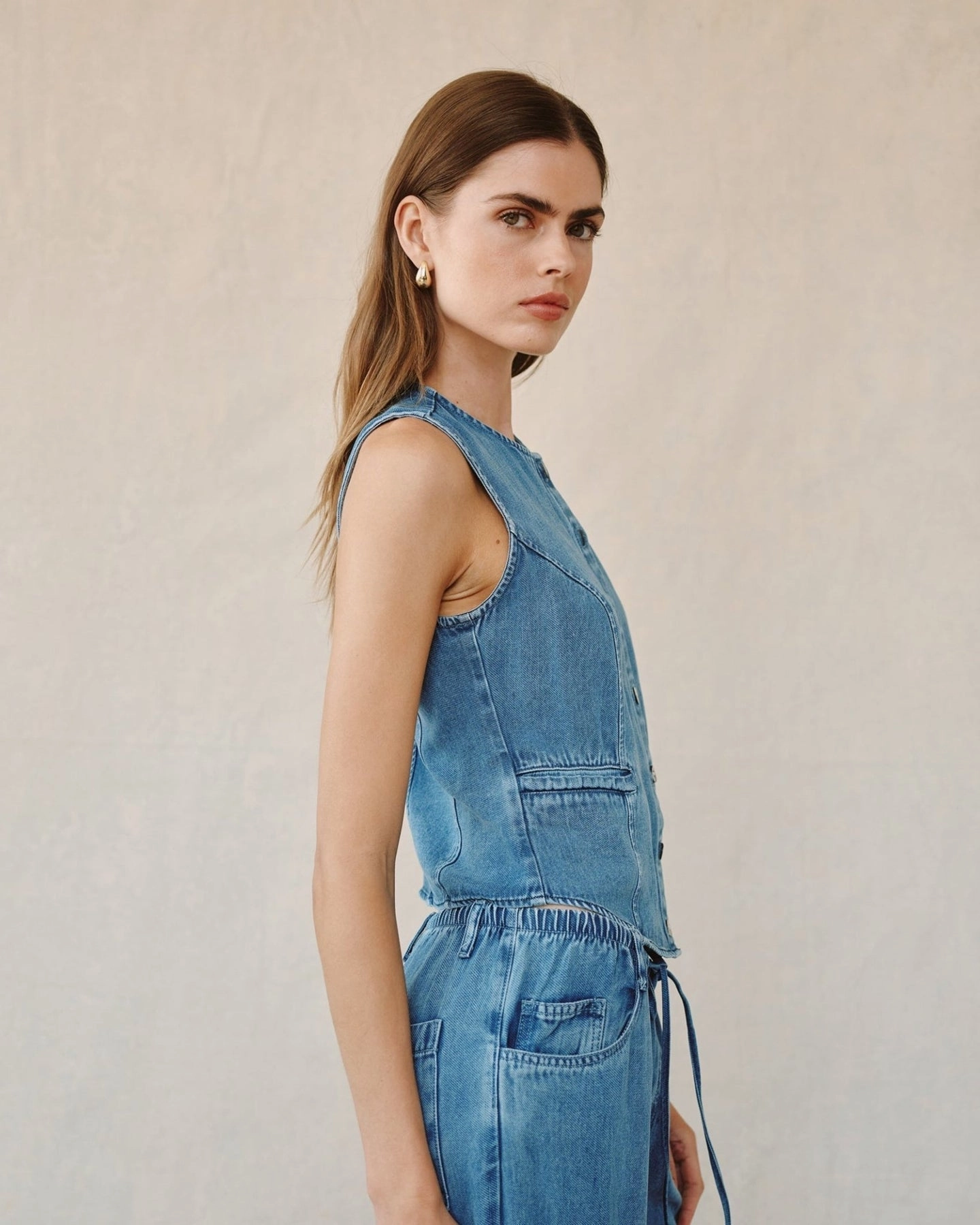 SeamlessDesign HIGH NECK FITTED VEST