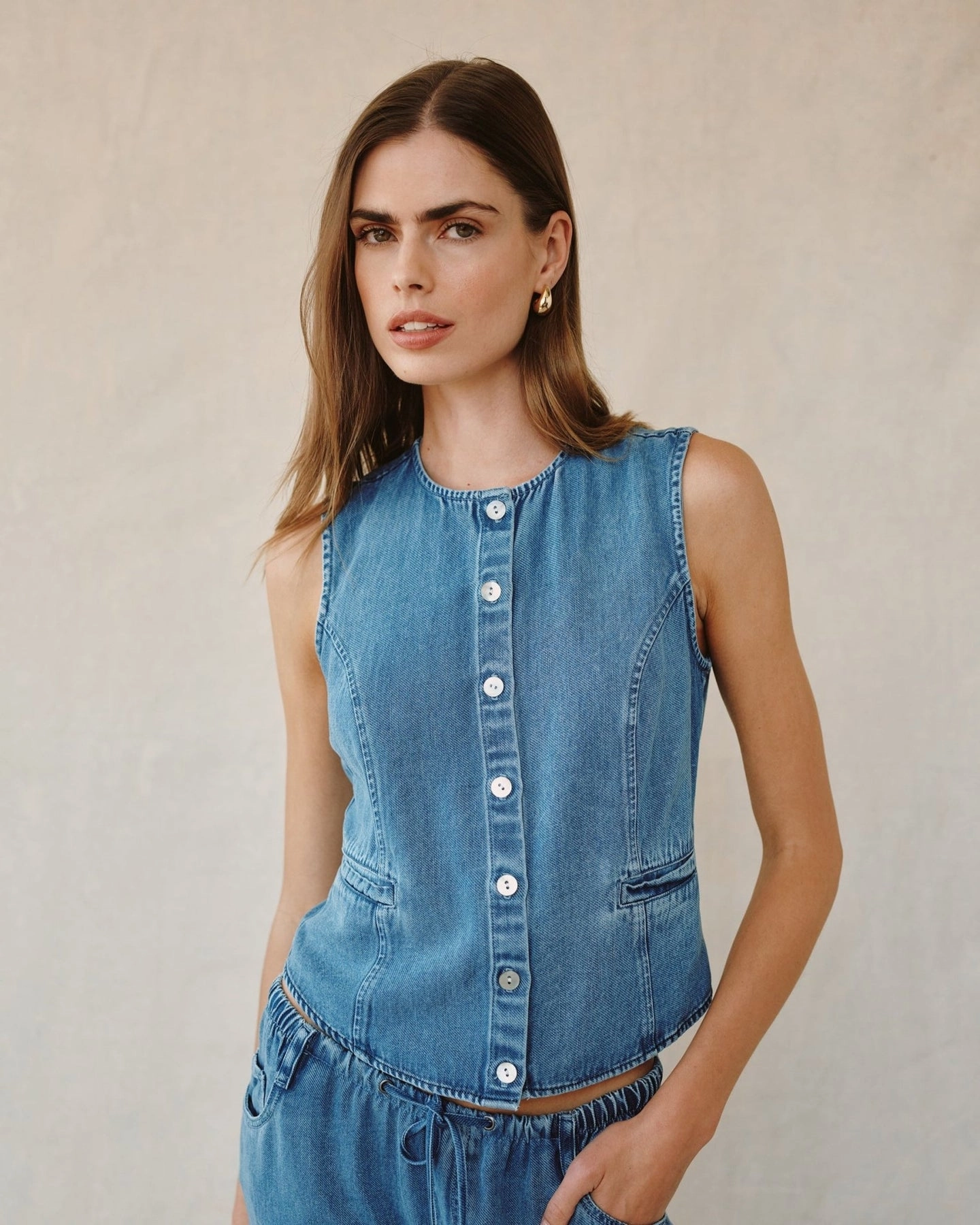 HIGH NECK FITTED VEST DropShoulder QuickRelease Closures