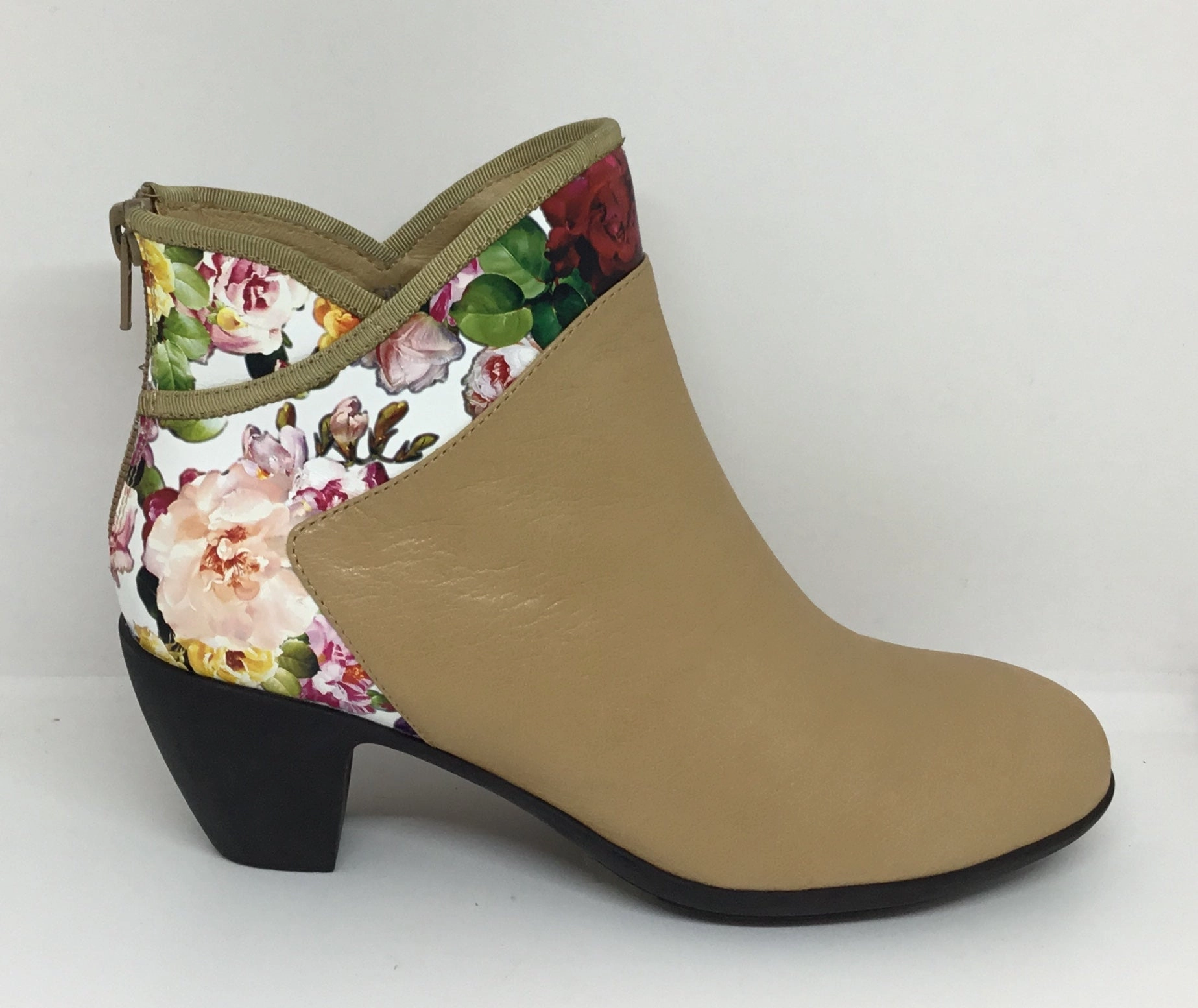 Dual Density Outsole Sleek Style Isabella Mykonos Leather Boot