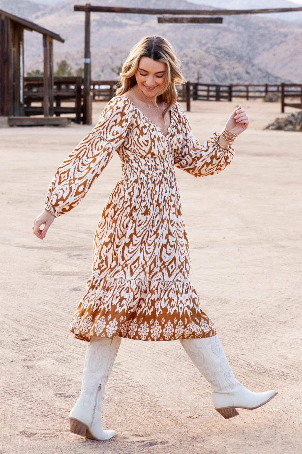 Classic Design Maddi Dress / Sand Ikat