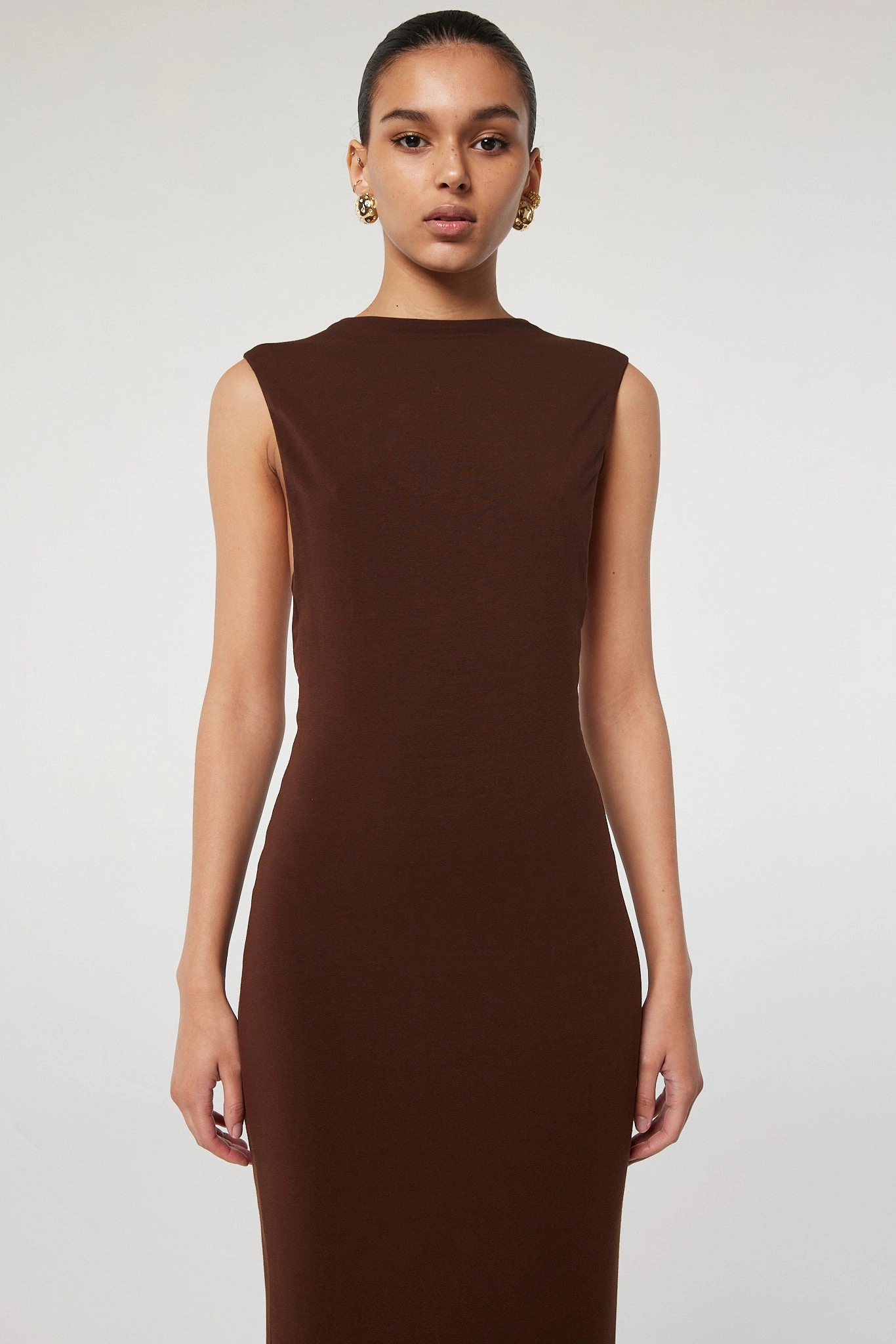 YUKI DRESS Bold Cut Elegant Finish