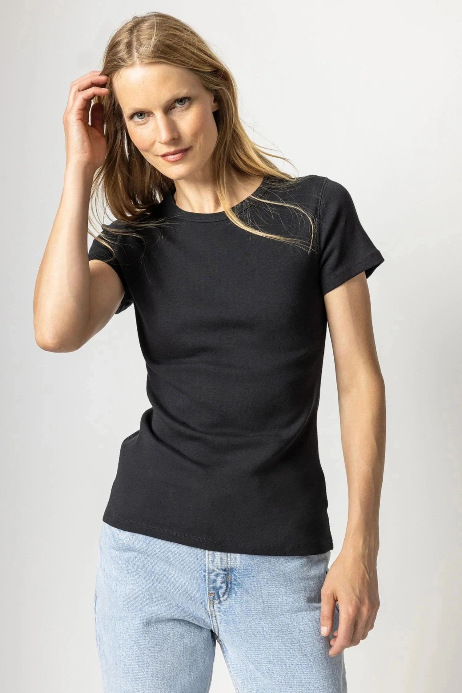 Short Sleeve Crew Black Cozy Fit
