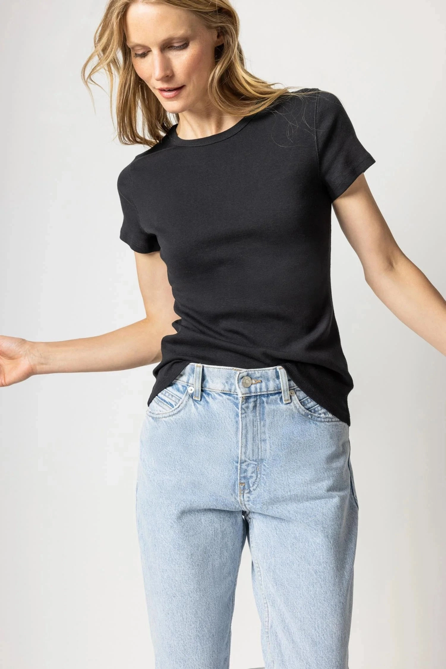 Versatile Layering Cut Short Sleeve Crew Black