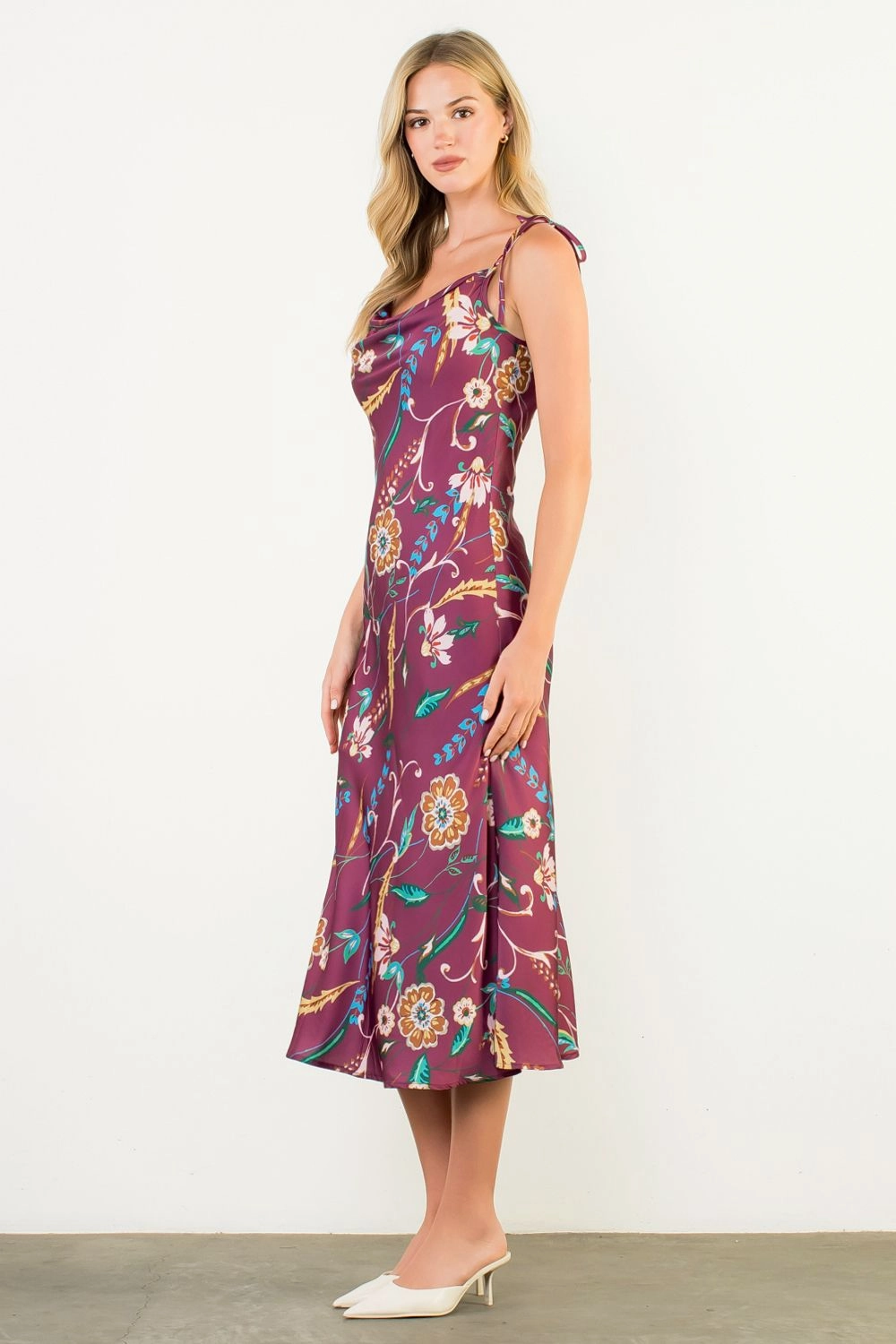 TIE STRAP FLORAL SLIP DRESS Snap-Closure