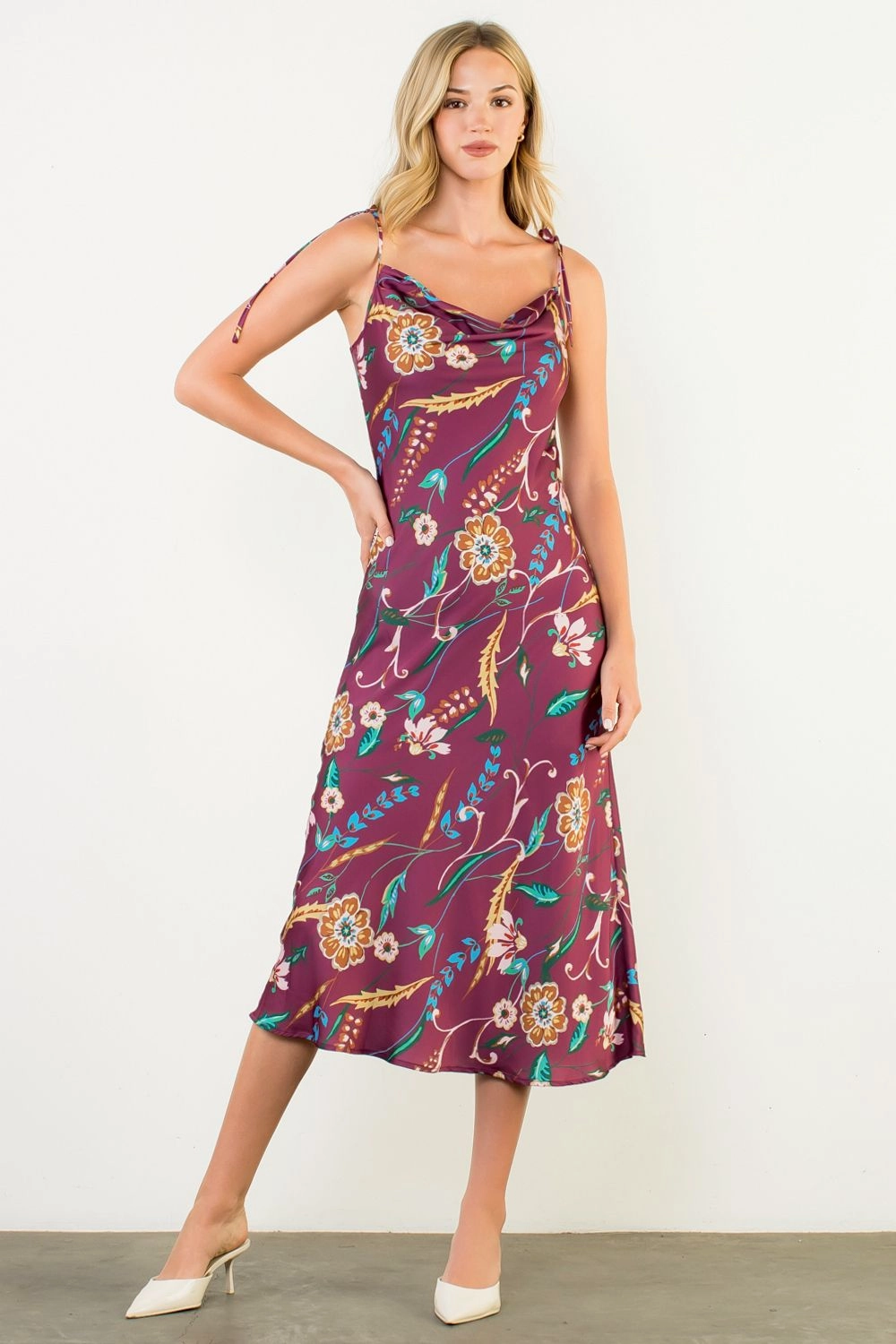 TIE STRAP FLORAL SLIP DRESS Glossy Detail Relaxed-fit maxi dress