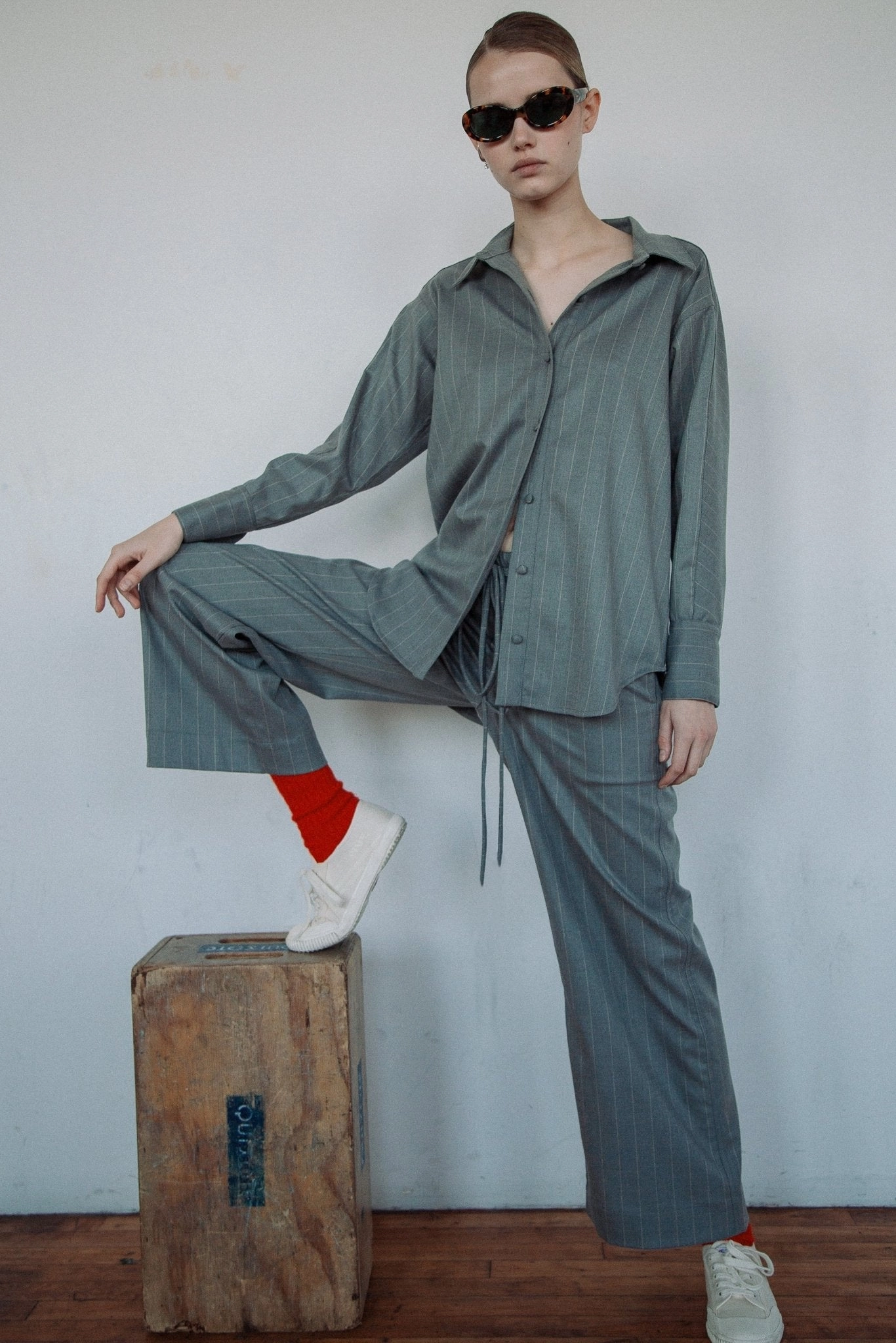 LOGAN TOP NoSlipSurface MinimalistStyle