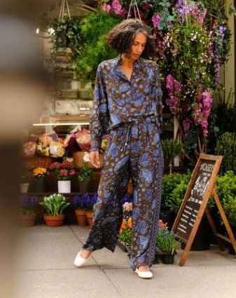 Isla Pant Cedar Hill Paisley Active Look