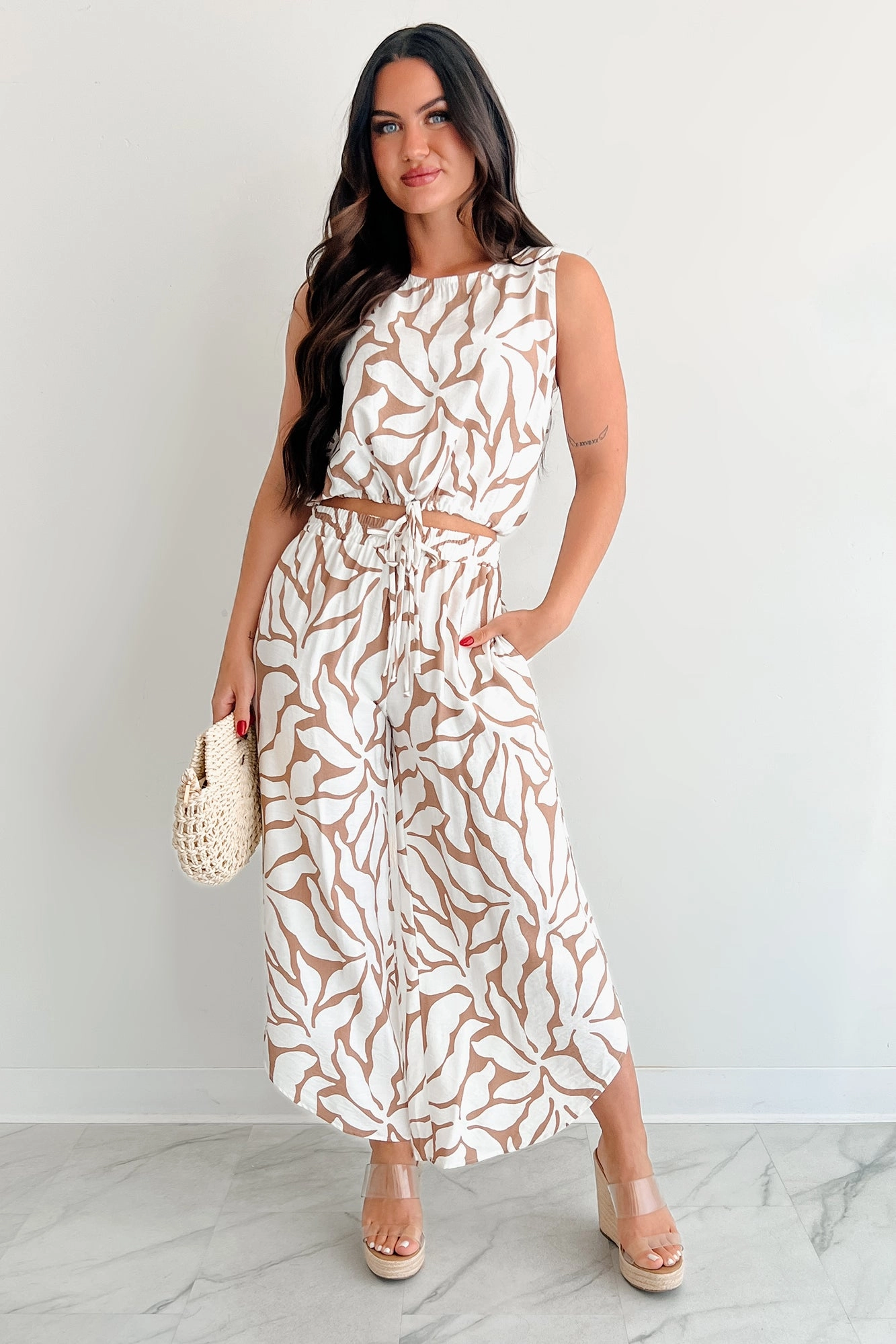 Under the Boardwalk Curve Hem Tropical Print Pants (Taupe/Ivory) stain resistant coating