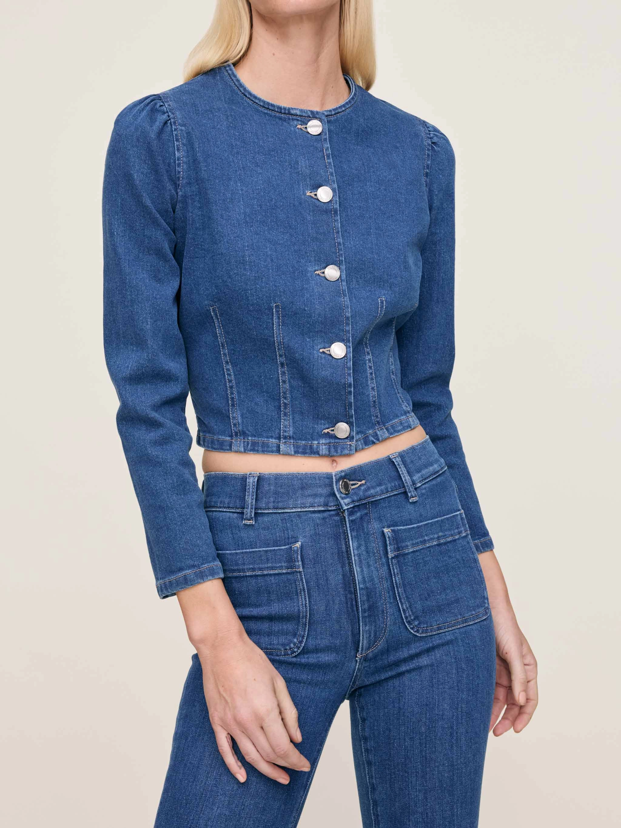 SCULPTED TOP Relaxed Crew Neck Opening