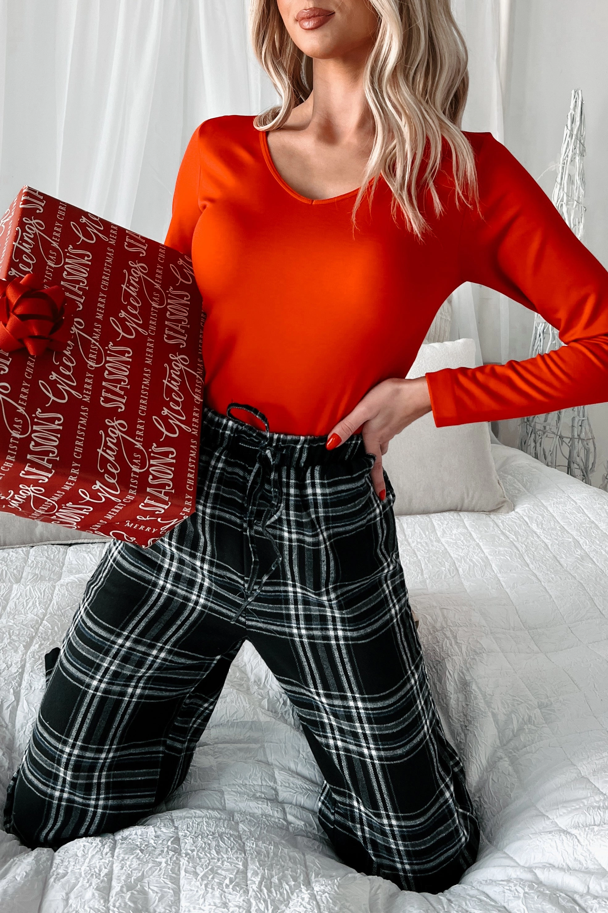 Minimalist Silhouette Cut DOORBUSTER Kind Glance Fleece Lined V-Neck Top (Red)