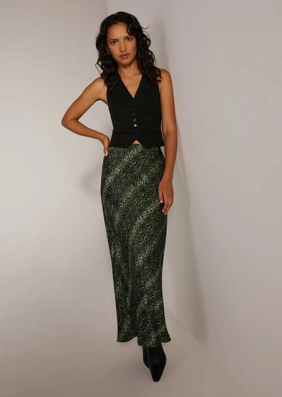 The Favorite Vest Black Eco Friendly Dye Bonded Seam Construction