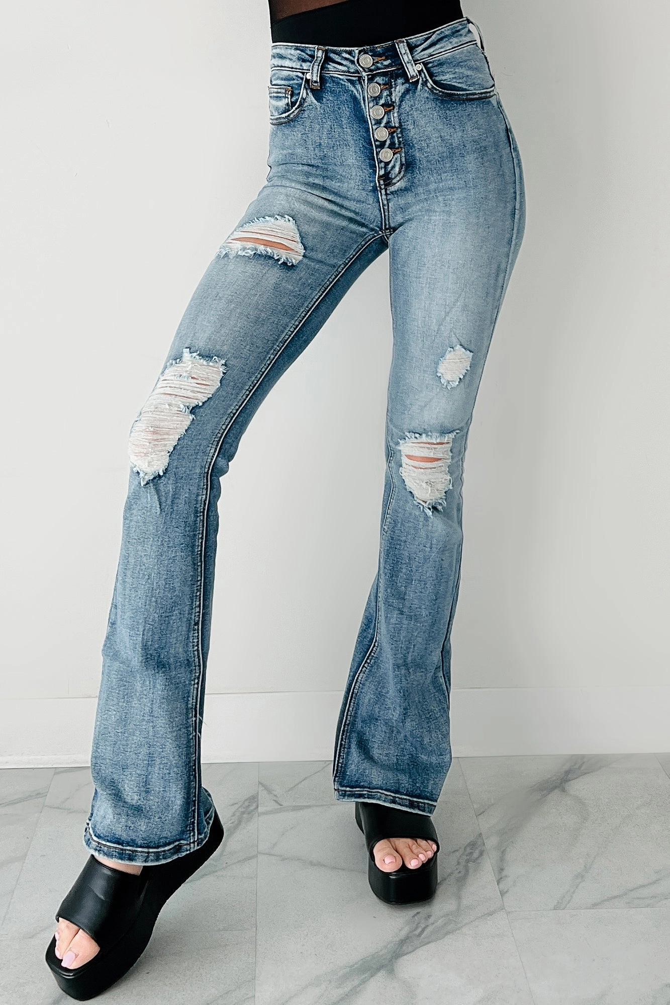 Freedom Move Bi Stretch Fabric Aysha High Rise Distressed Indigo Reign Flare Jeans (Medium)