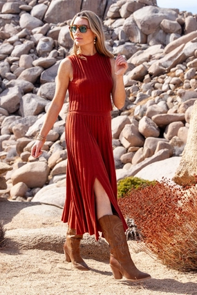 Shayna Skirt / Rust Travel Ease Seamless construction