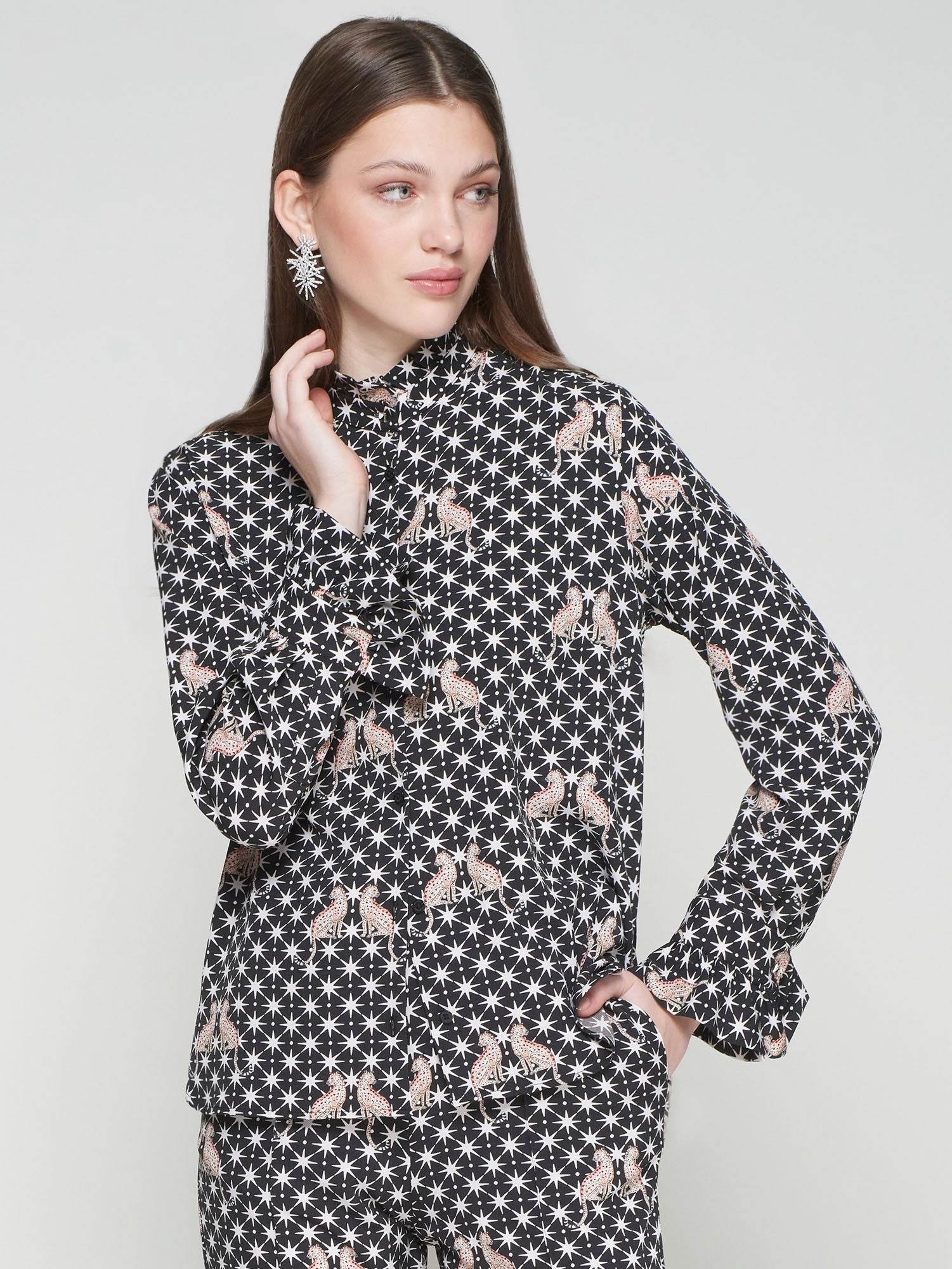STAR SHIRT High Collar Design Drop Shoulder Silhouette