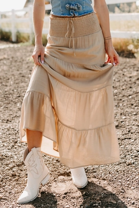 Daytime Look Functional Look Ocean Serenade Tiered Maxi Skirt (Khaki)