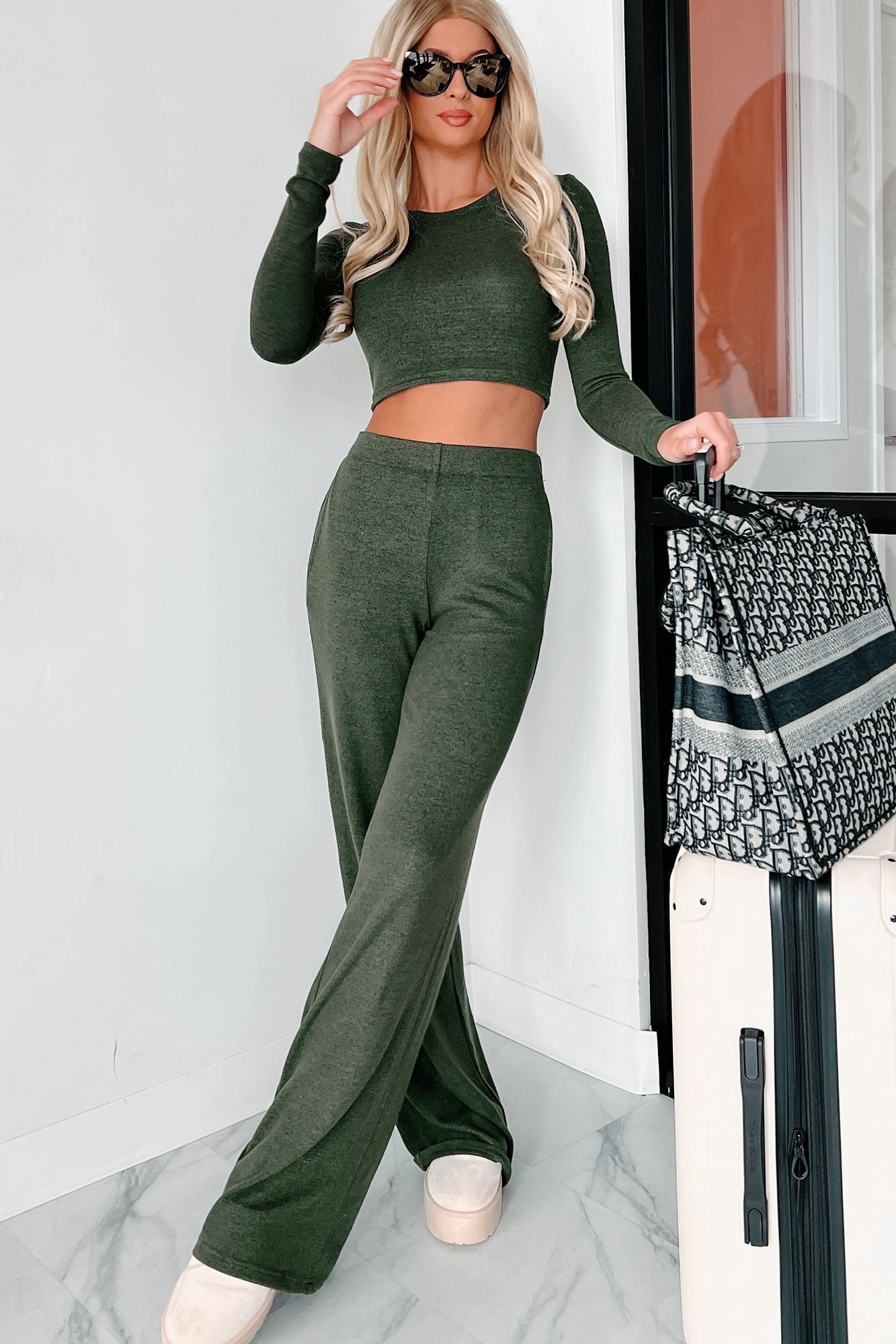 Sleek Cut Minimal Style Asa Heathered Knit Crop Top & Pants Set (Olive)