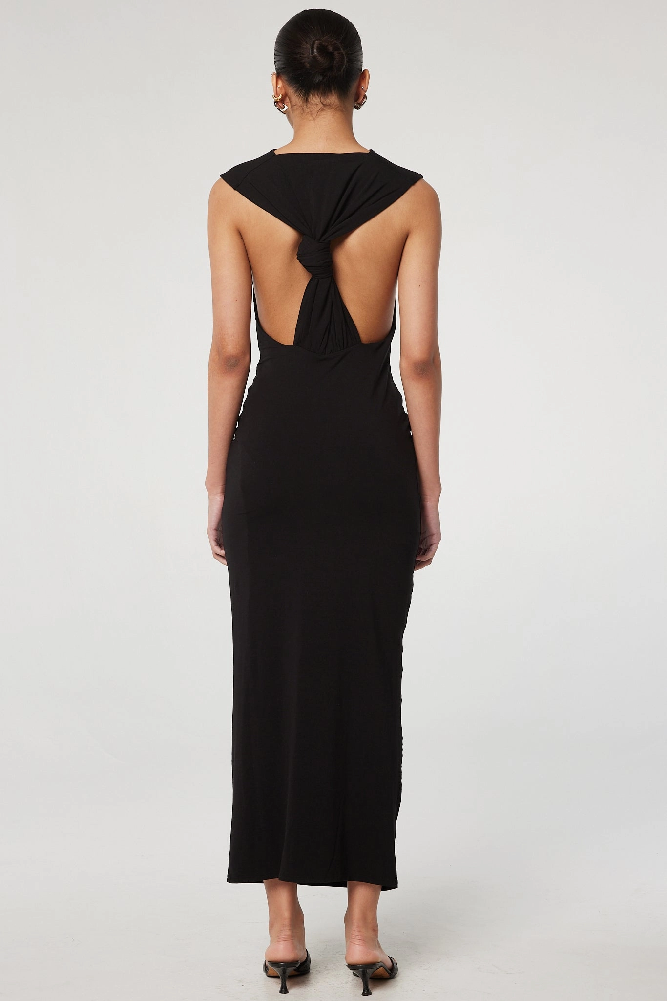 YUKI DRESS Subtle Motion Essential Layer