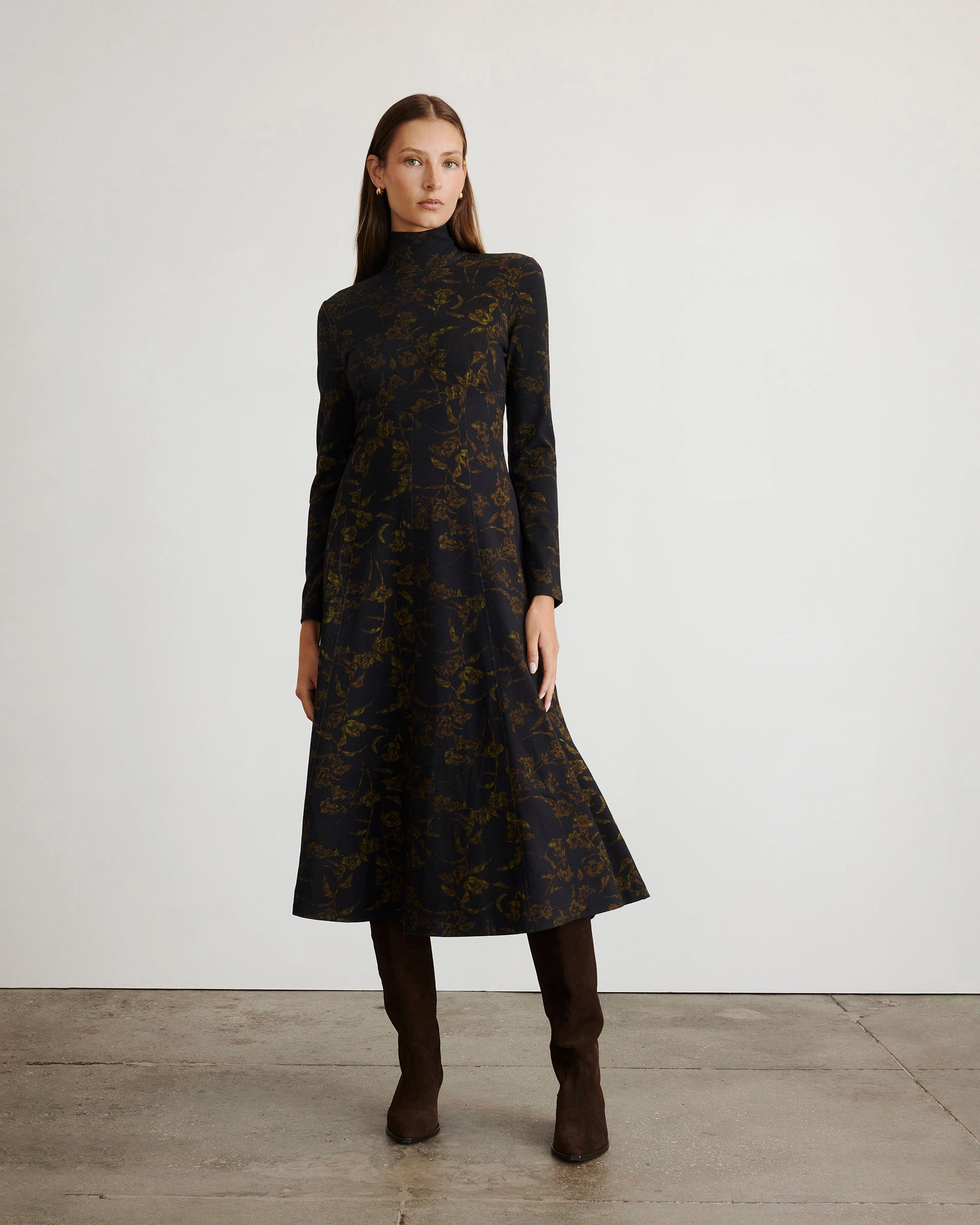 Minimalist Look Thea Dress