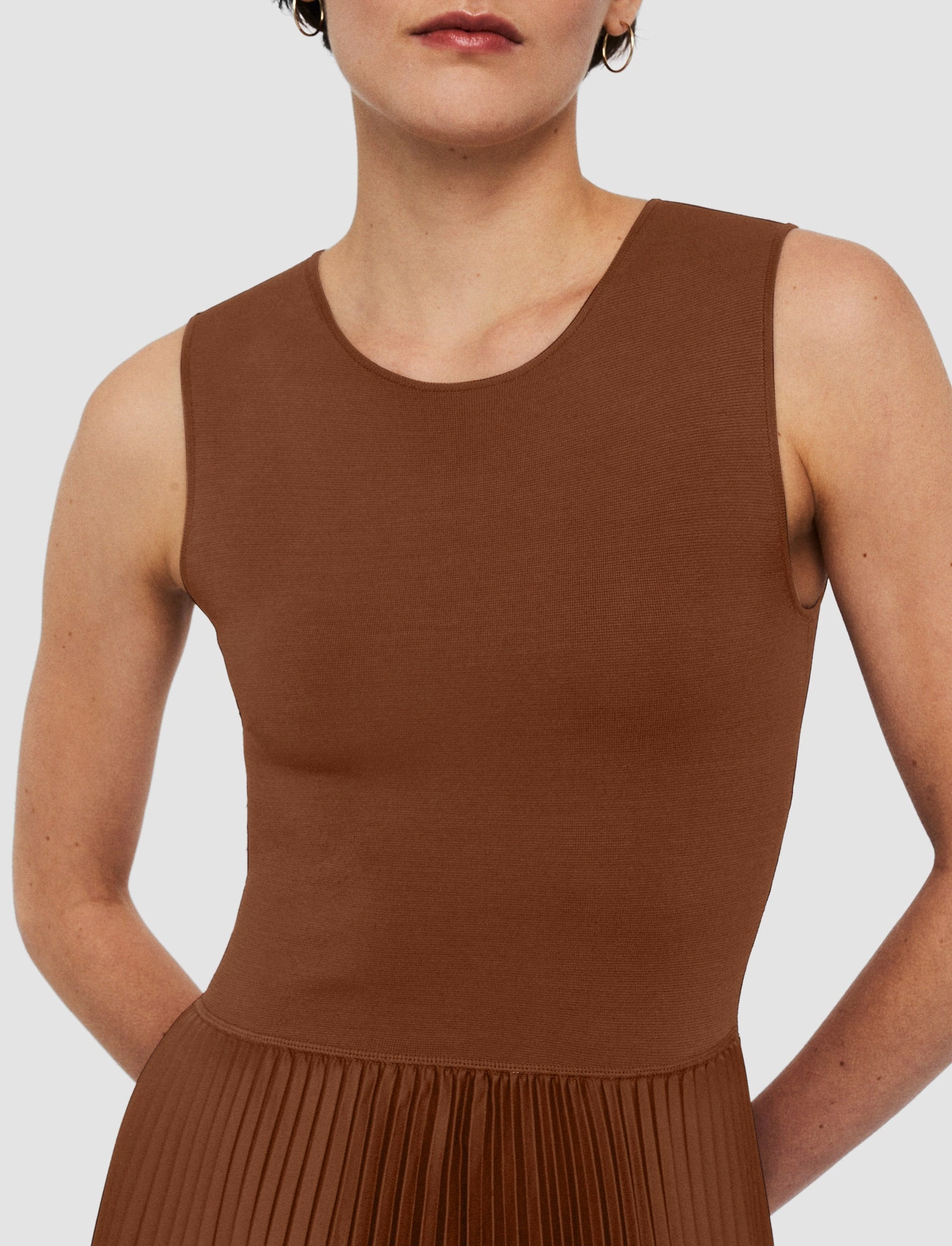 High Hemline Halter-Neck Knit Weave Pliss Dera Dress