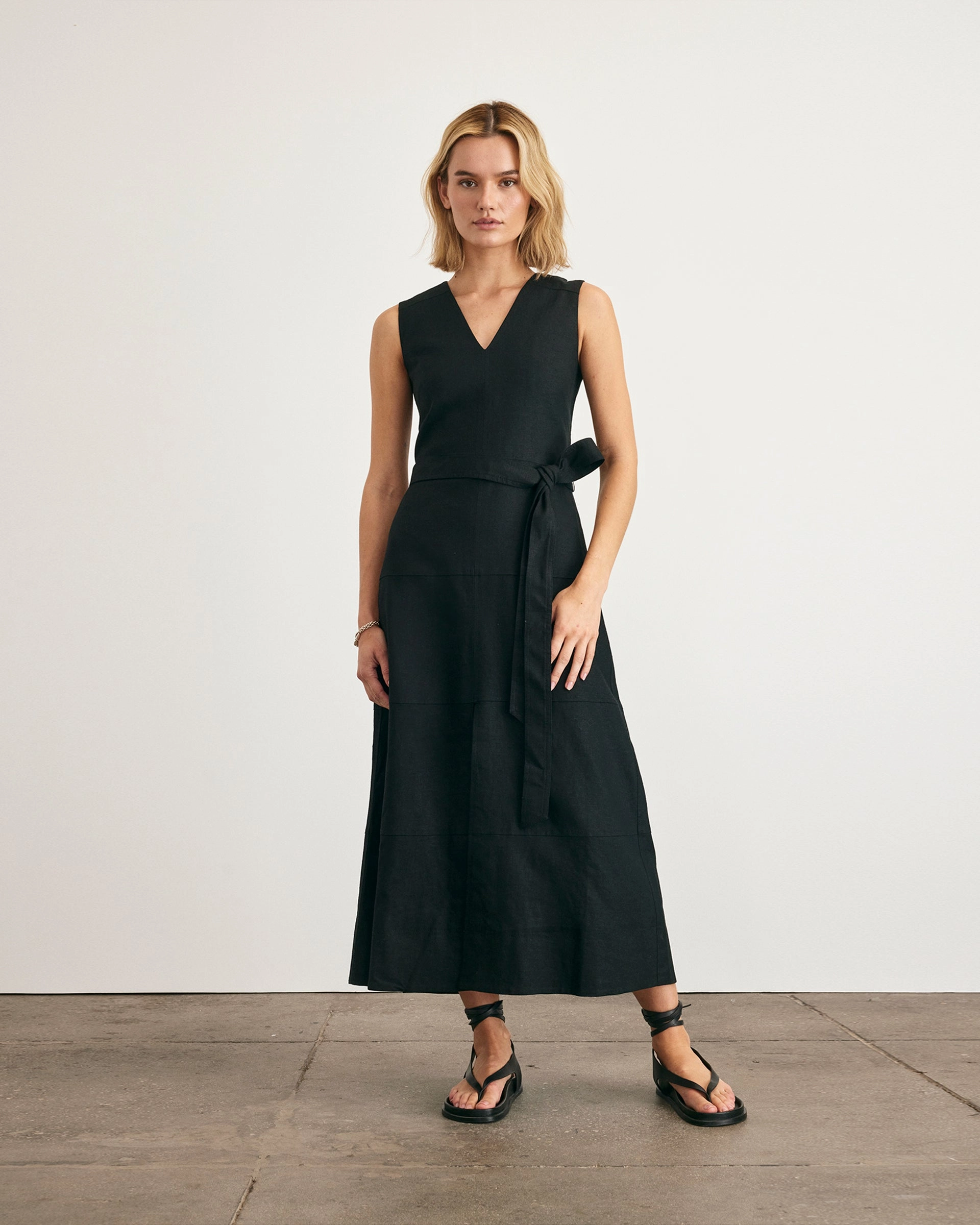 Light Wrap Pure Lines Reinella Dress