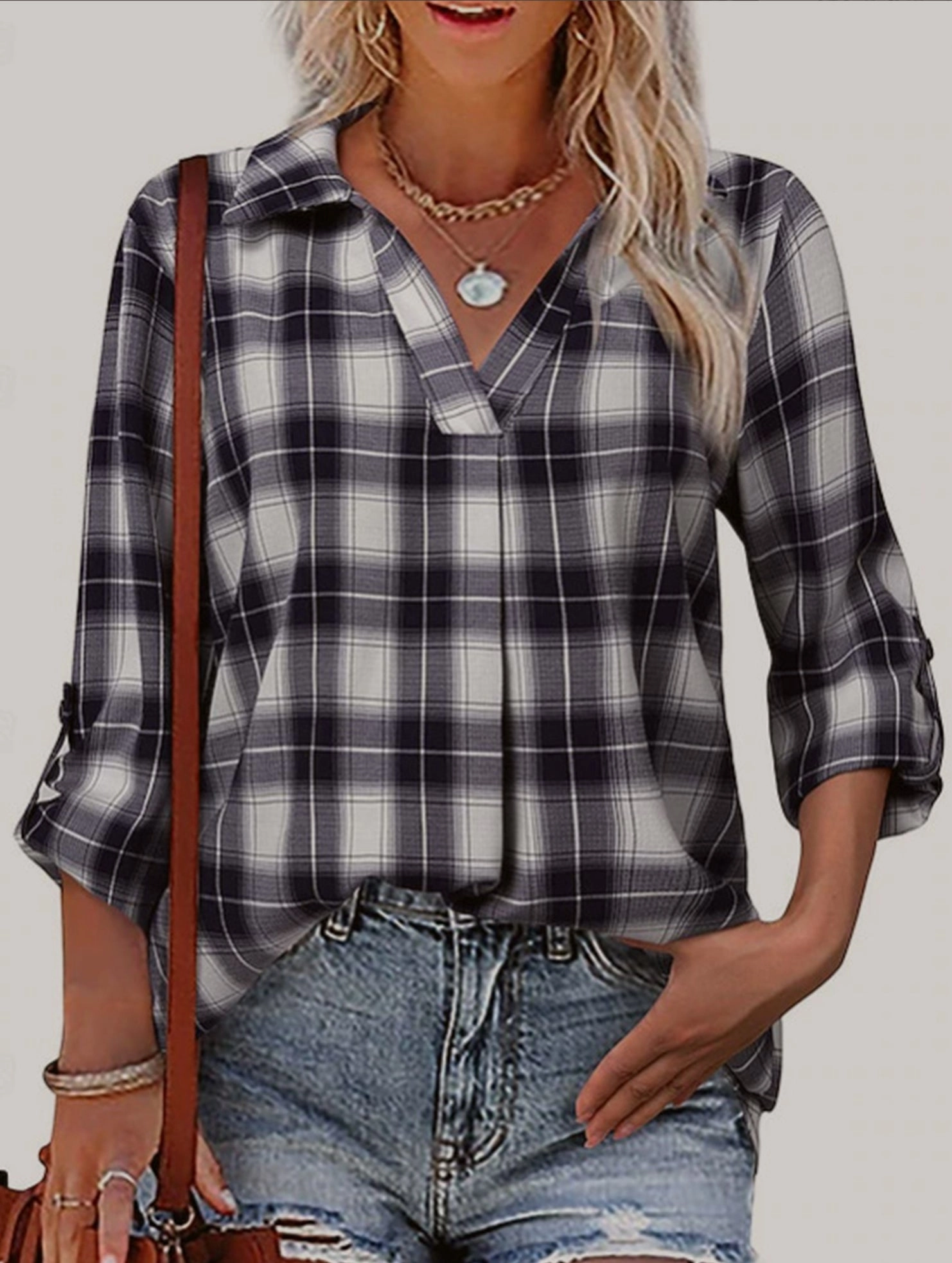 NonRestrictive V-neck lapel loose-fitting women's plaid shirt
